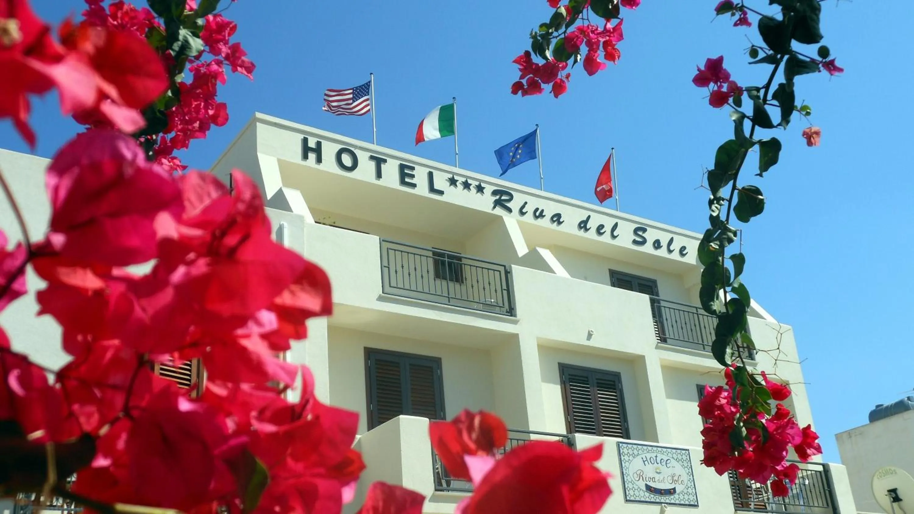 Facade/entrance in Hotel Riva Del Sole