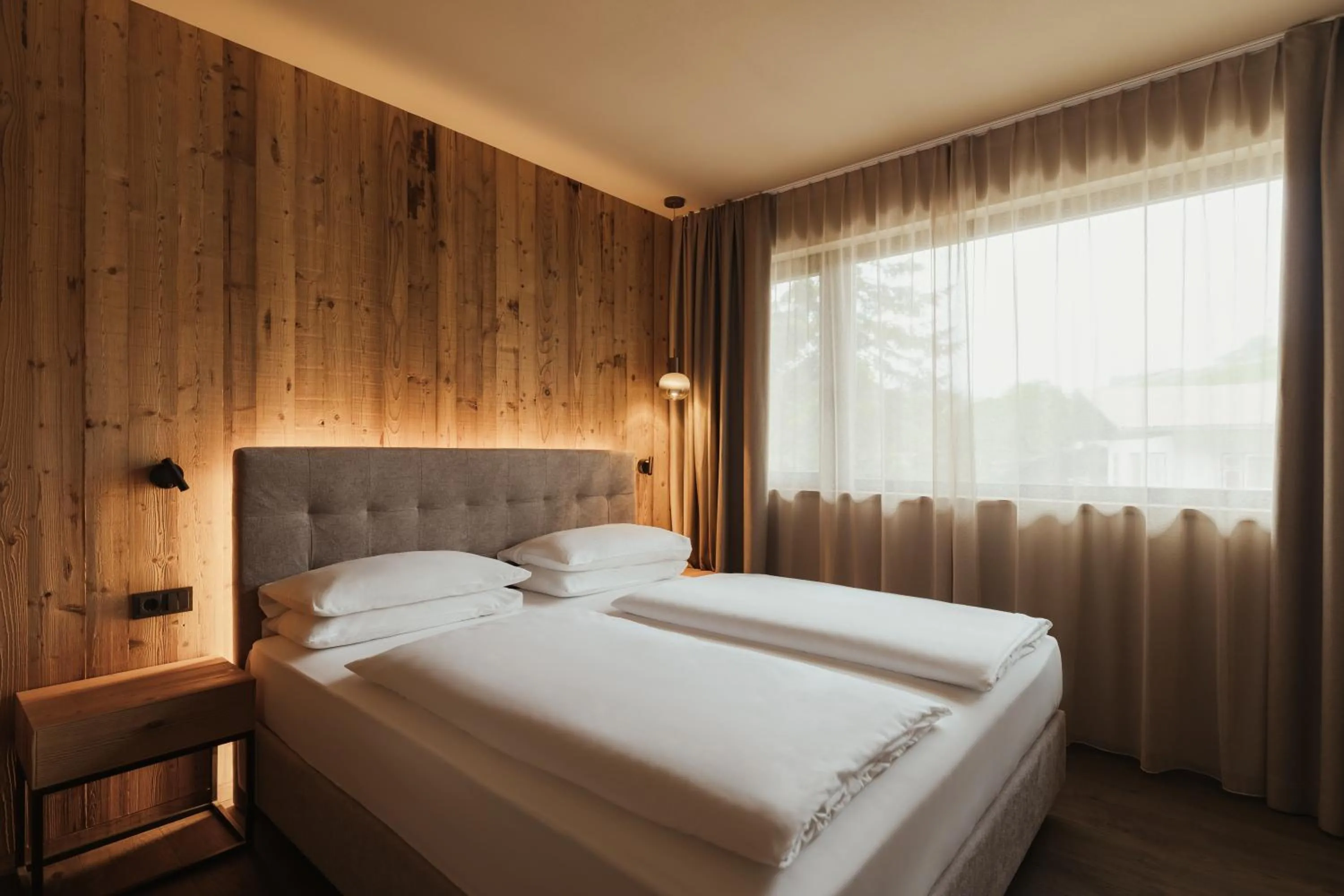 Waldrast - Forestside Living