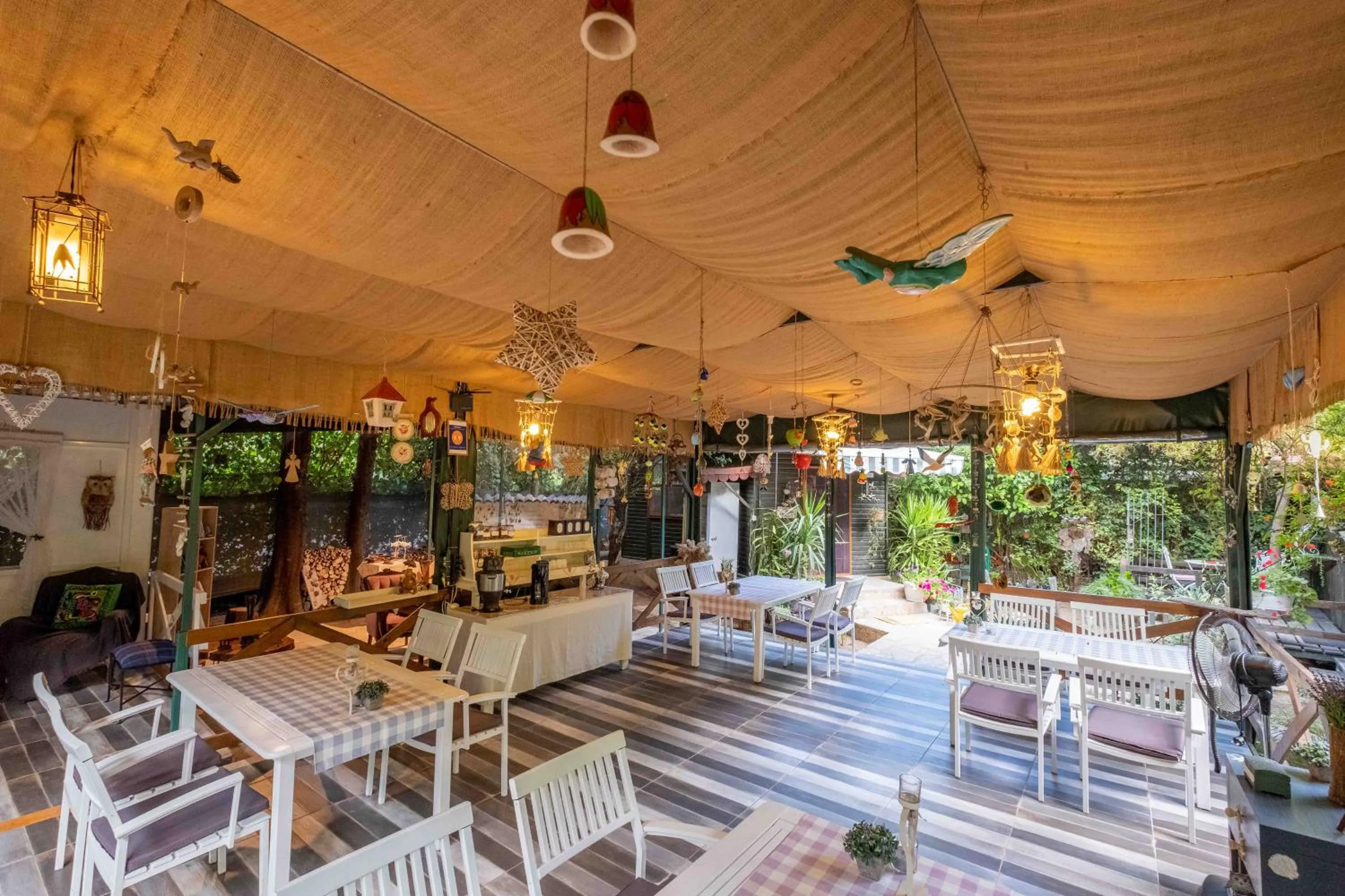 Restaurant/places to eat in Portalimo Lodge Hotel - Adult Only +12