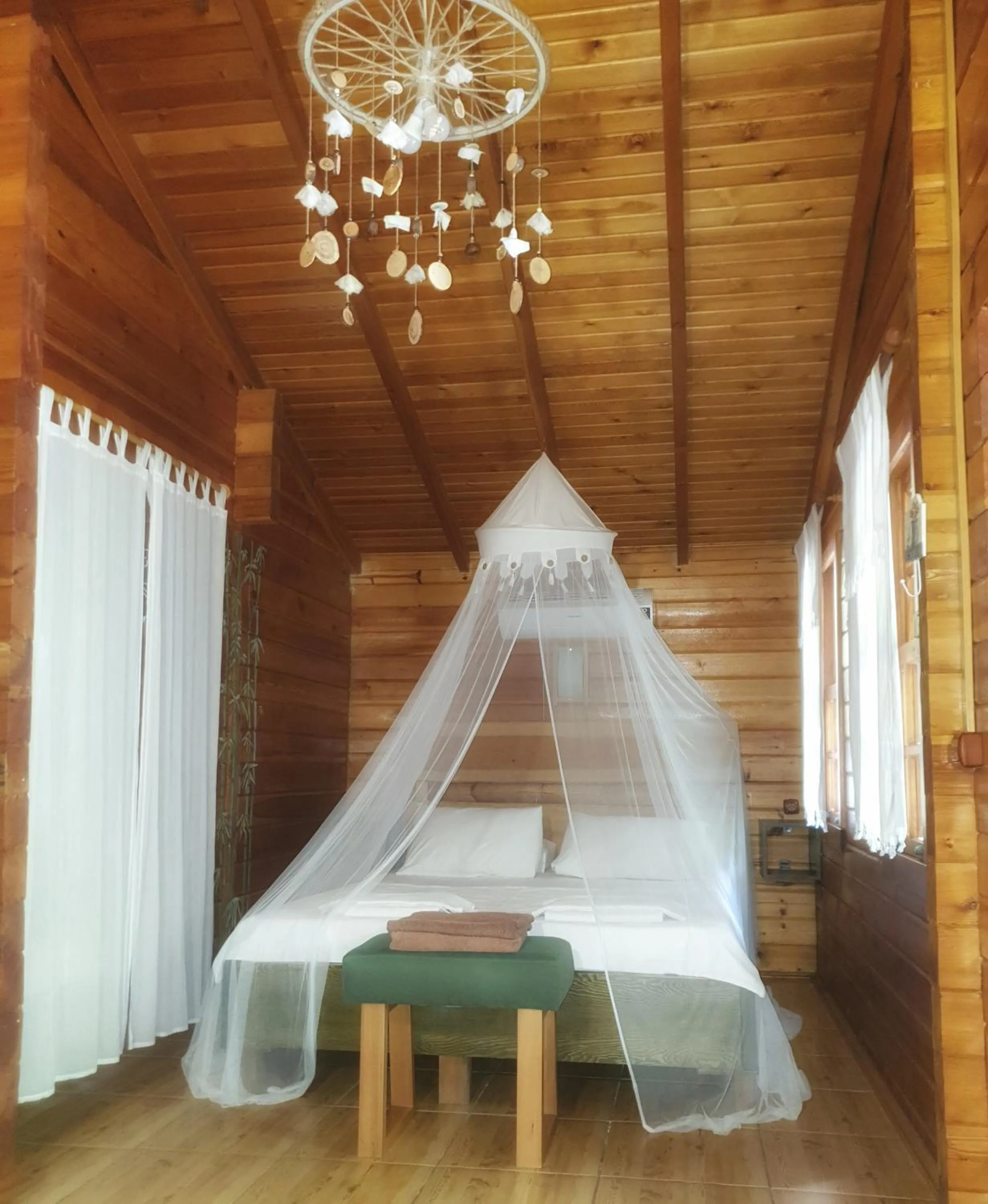 Bed in Portalimo Lodge Hotel - Adult Only +12