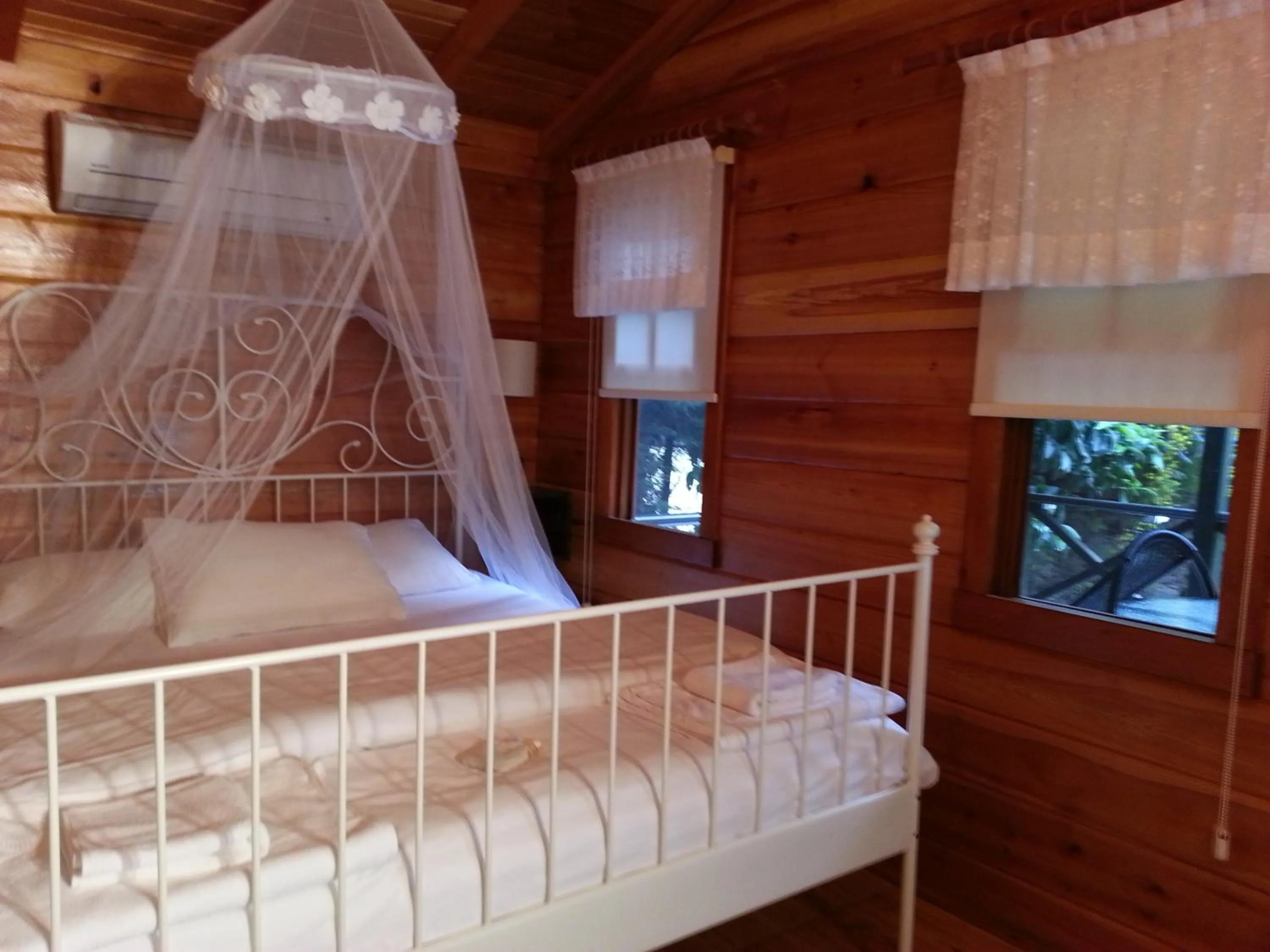 Bed in Portalimo Lodge Hotel - Adult Only +12