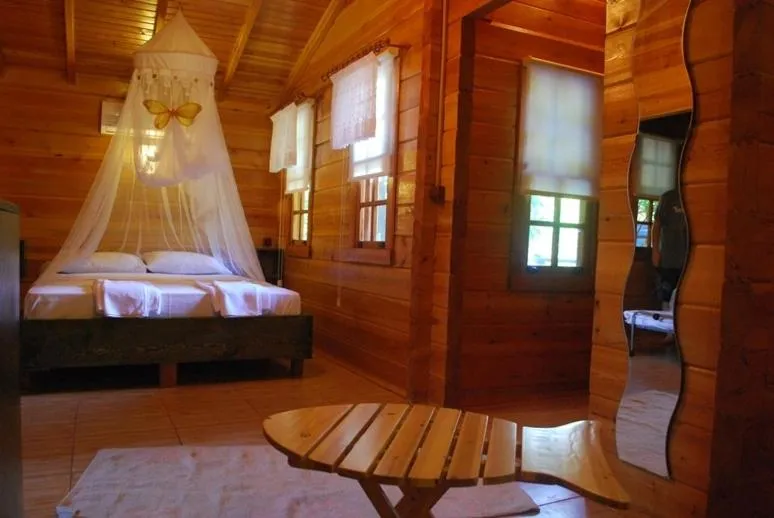 Bed in Portalimo Lodge Hotel - Adult Only +12