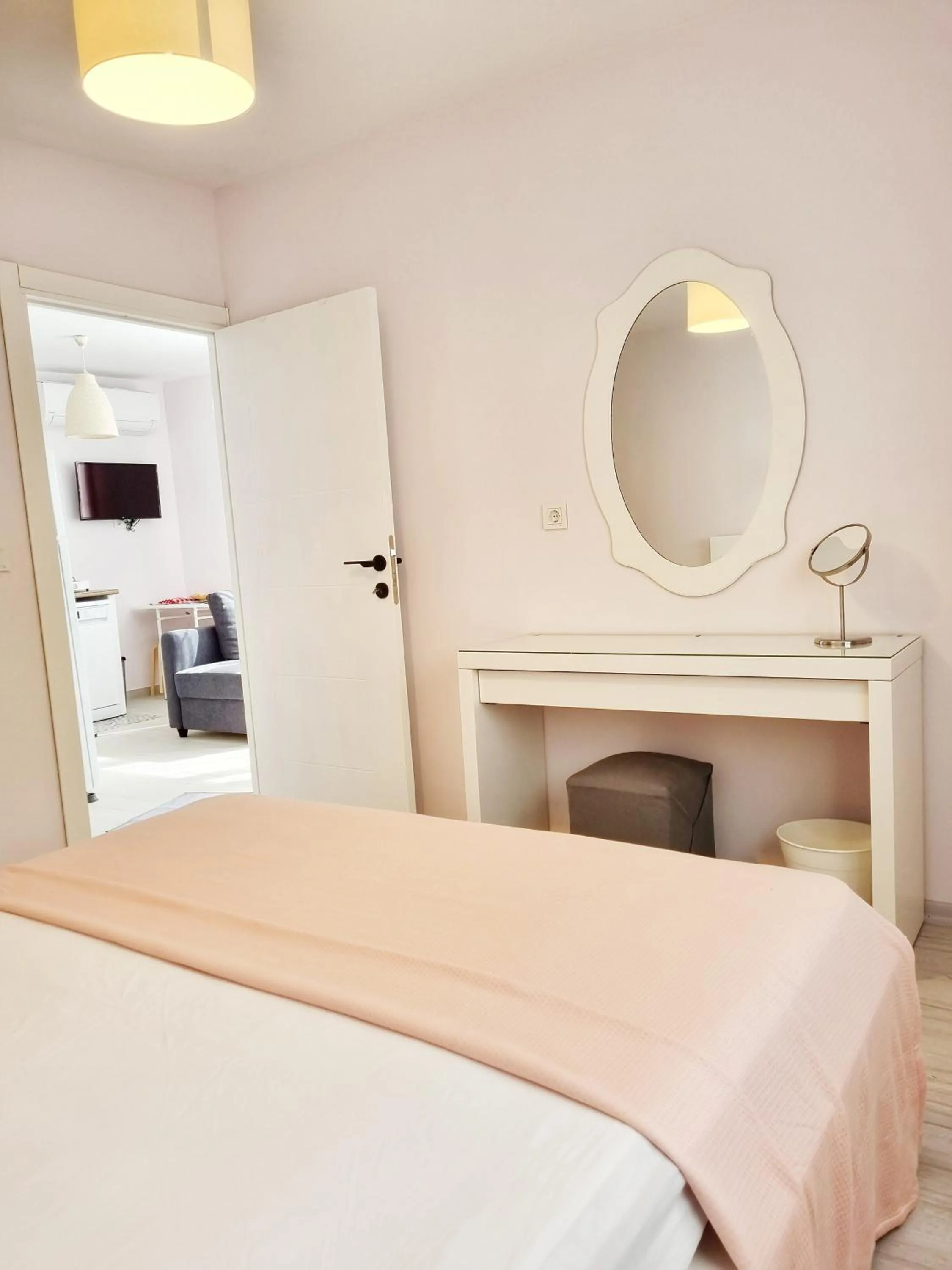 Bed in Portalimo Lodge Hotel - Adult Only +12