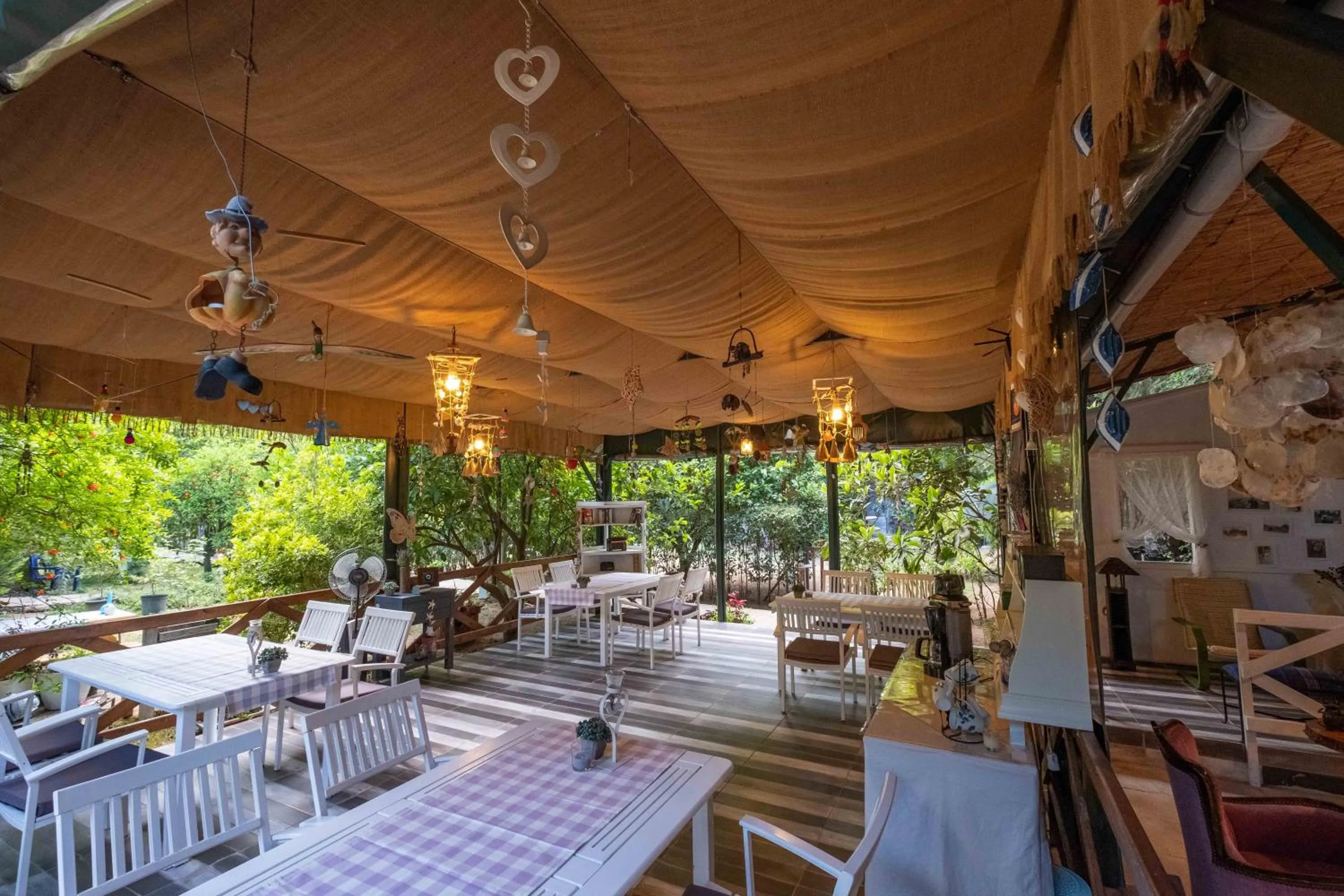 Restaurant/places to eat in Portalimo Lodge Hotel - Adult Only +12