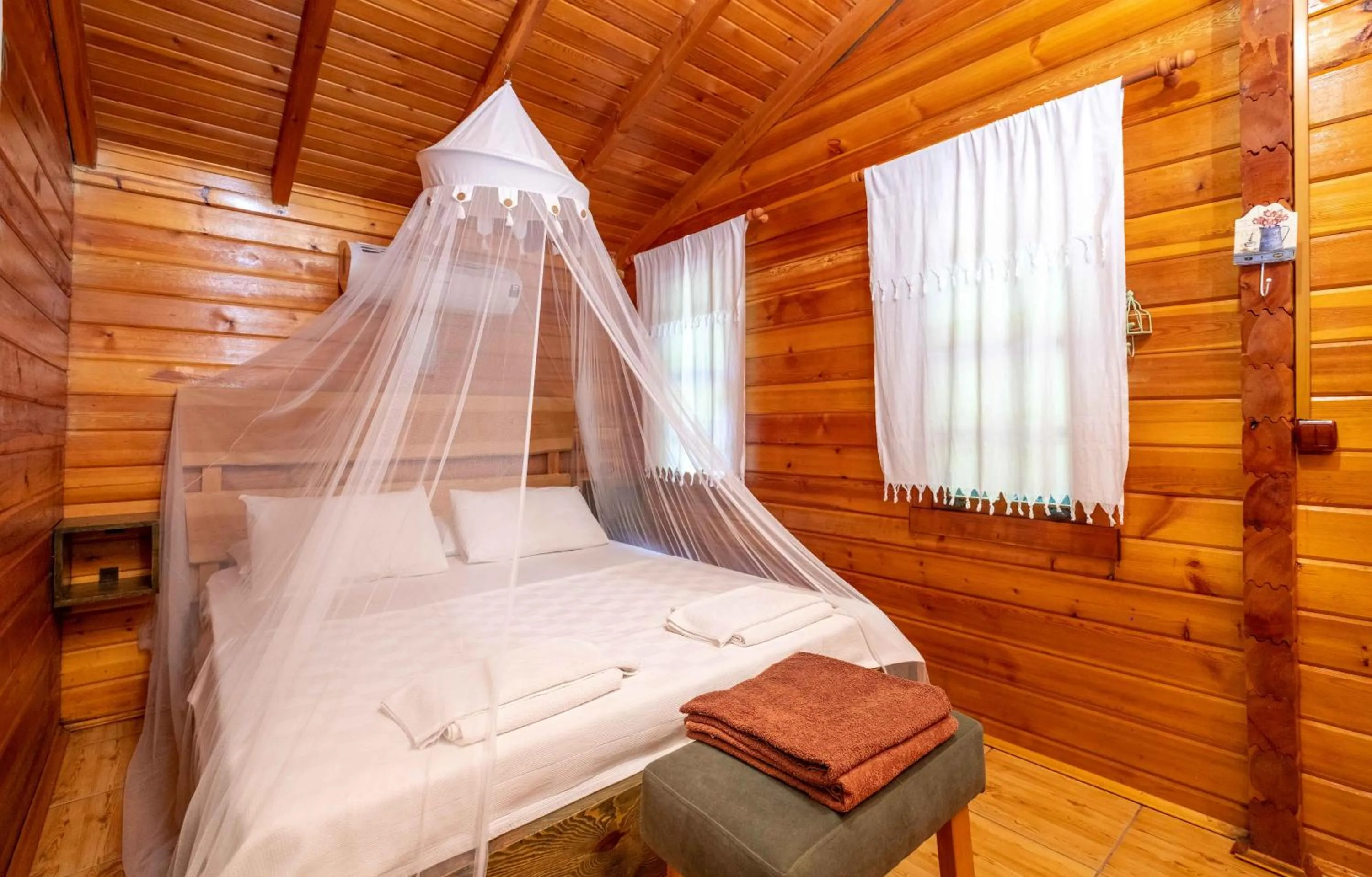 Bed in Portalimo Lodge Hotel - Adult Only +12