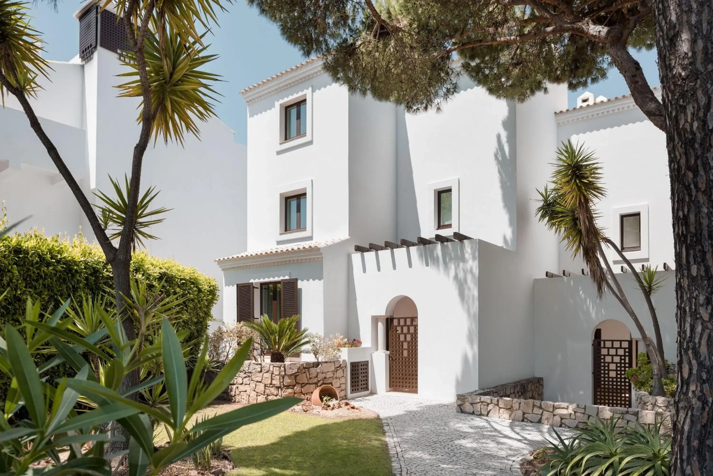 Property building in Pine Cliffs Village Property building in Pine Cliffs Village