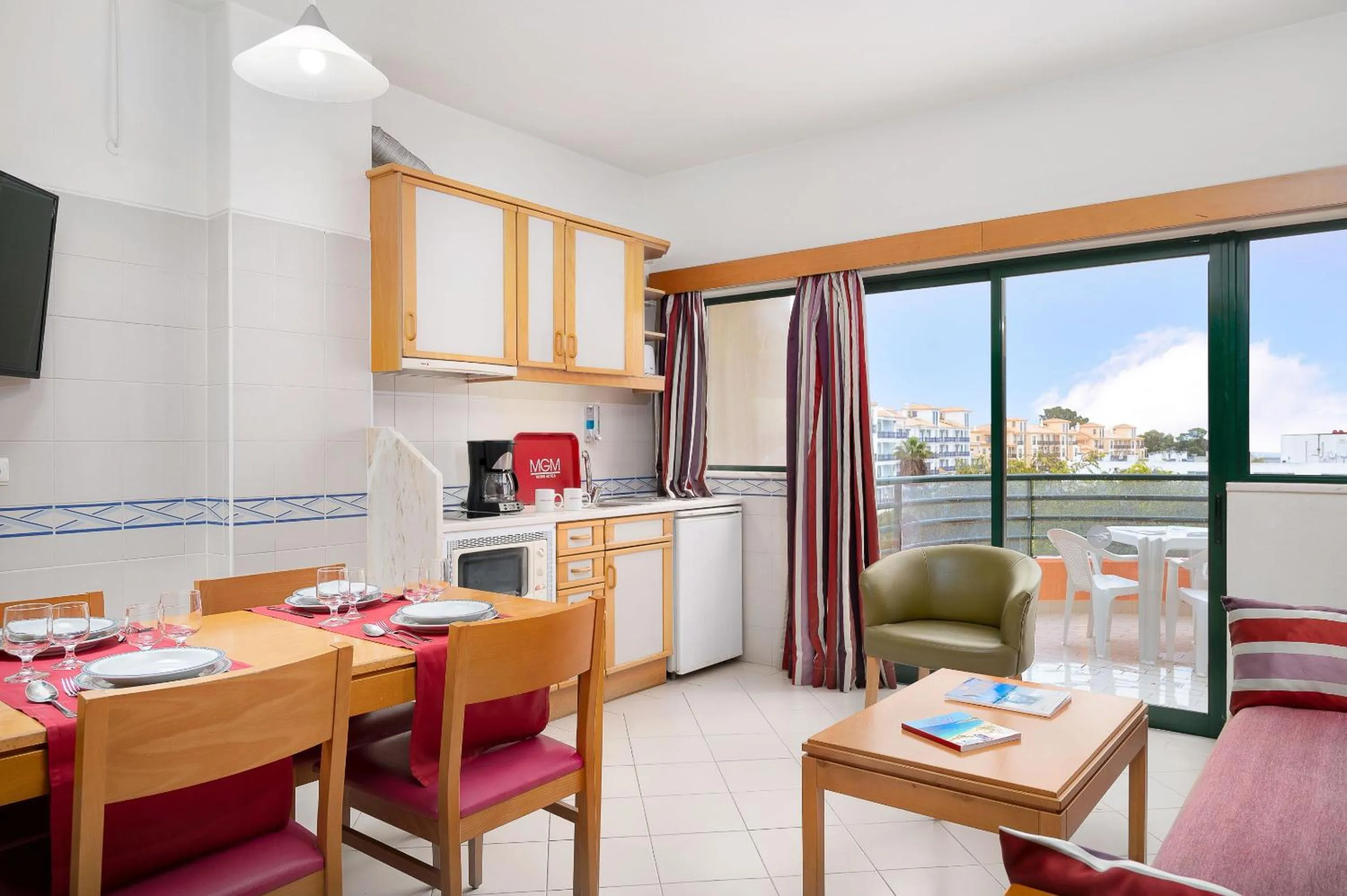 Kitchen or kitchenette in Grand Muthu Forte Da Oura