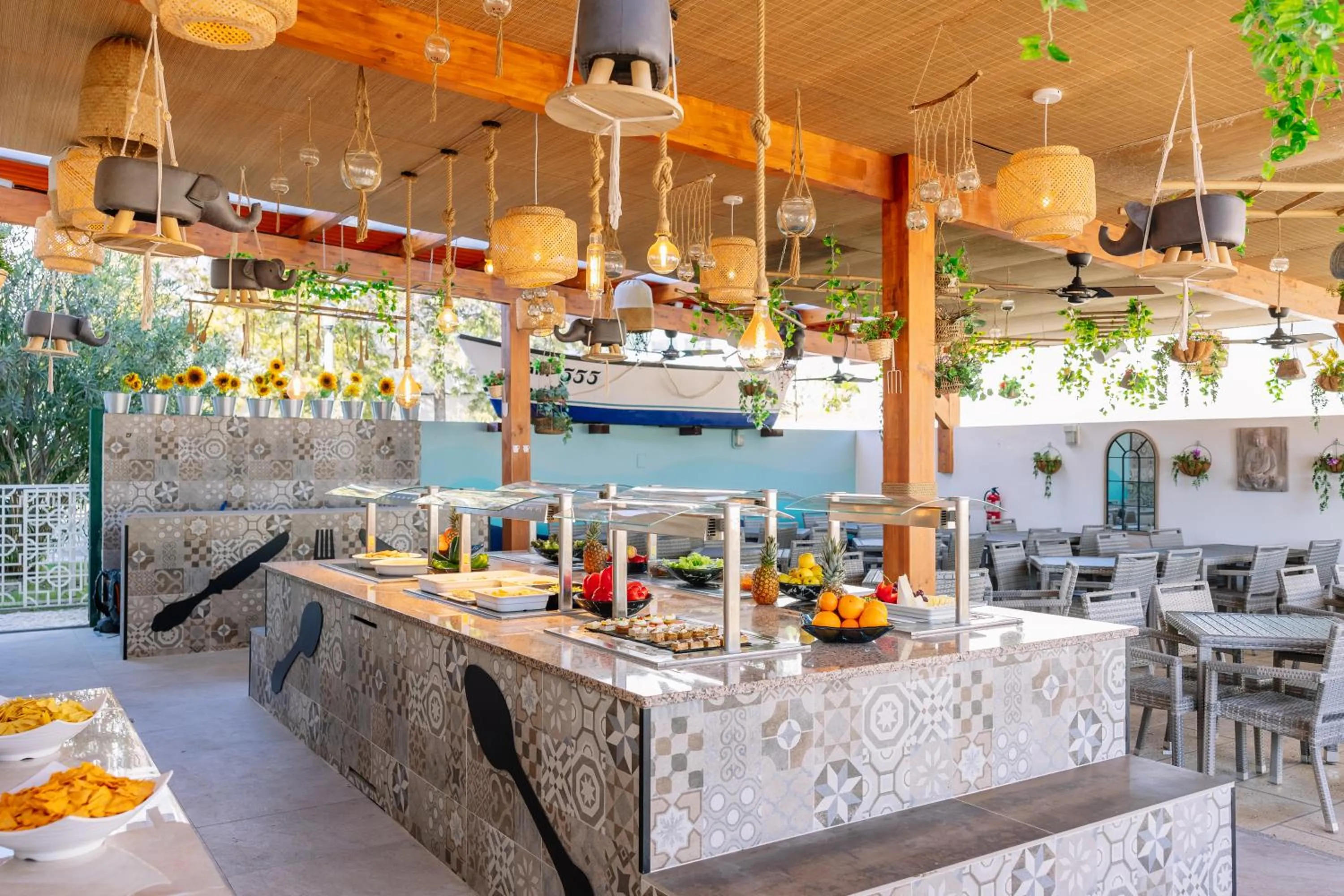 Restaurant/places to eat in Grand Muthu Forte Da Oura