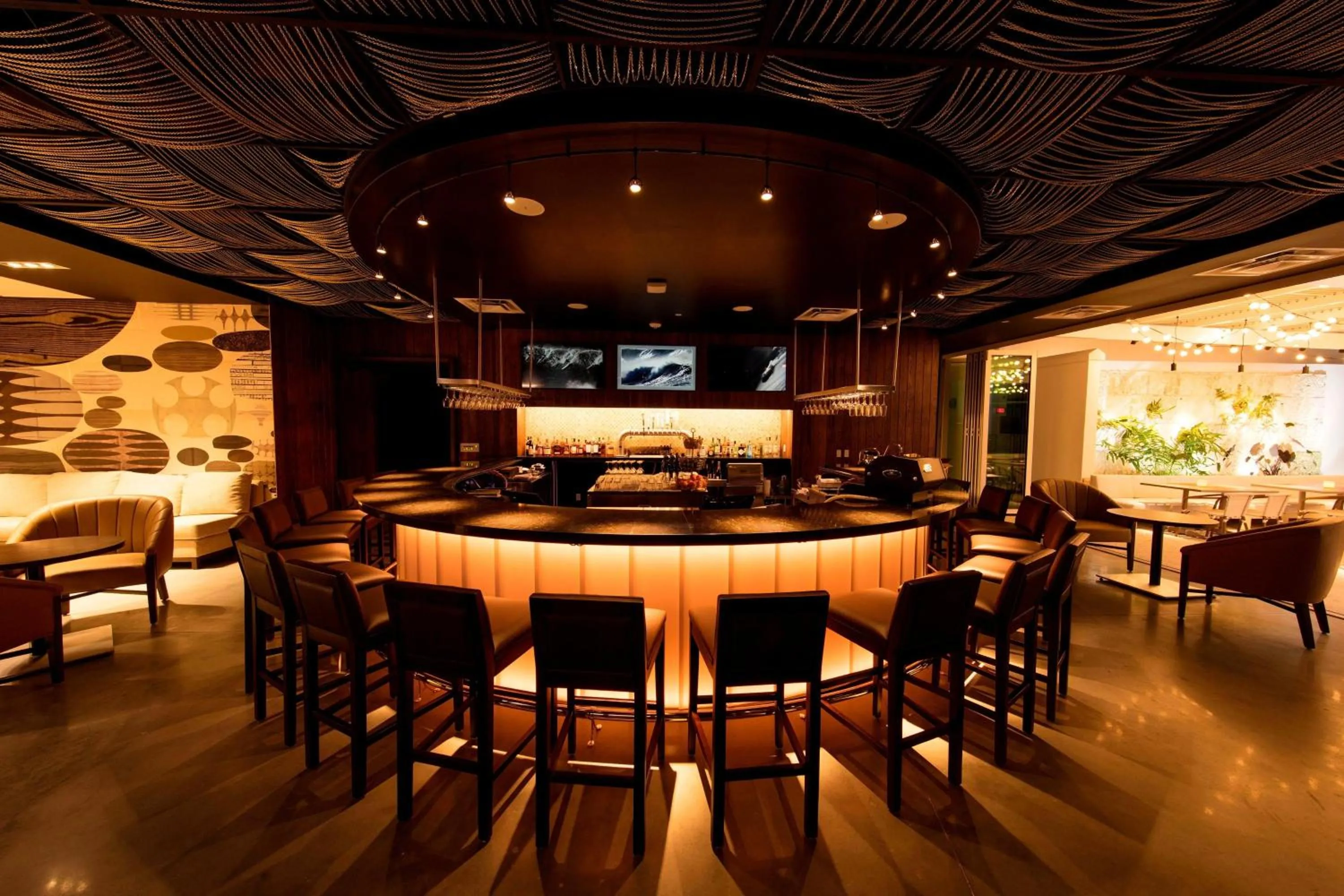 Lounge or bar in The Sarasota Modern, a Tribute Portfolio Hotel