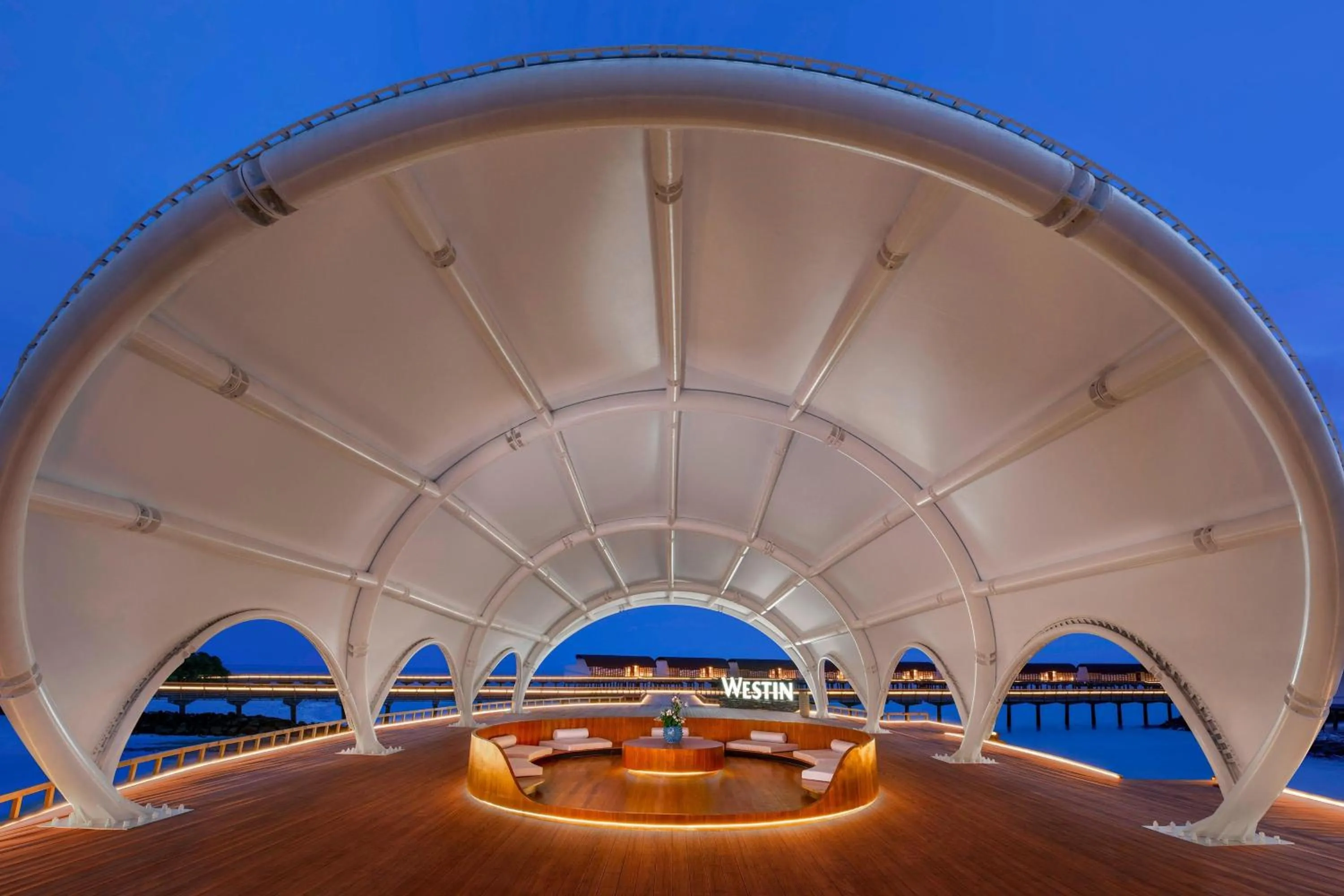 Lounge or bar in The Westin Maldives Miriandhoo Resort
