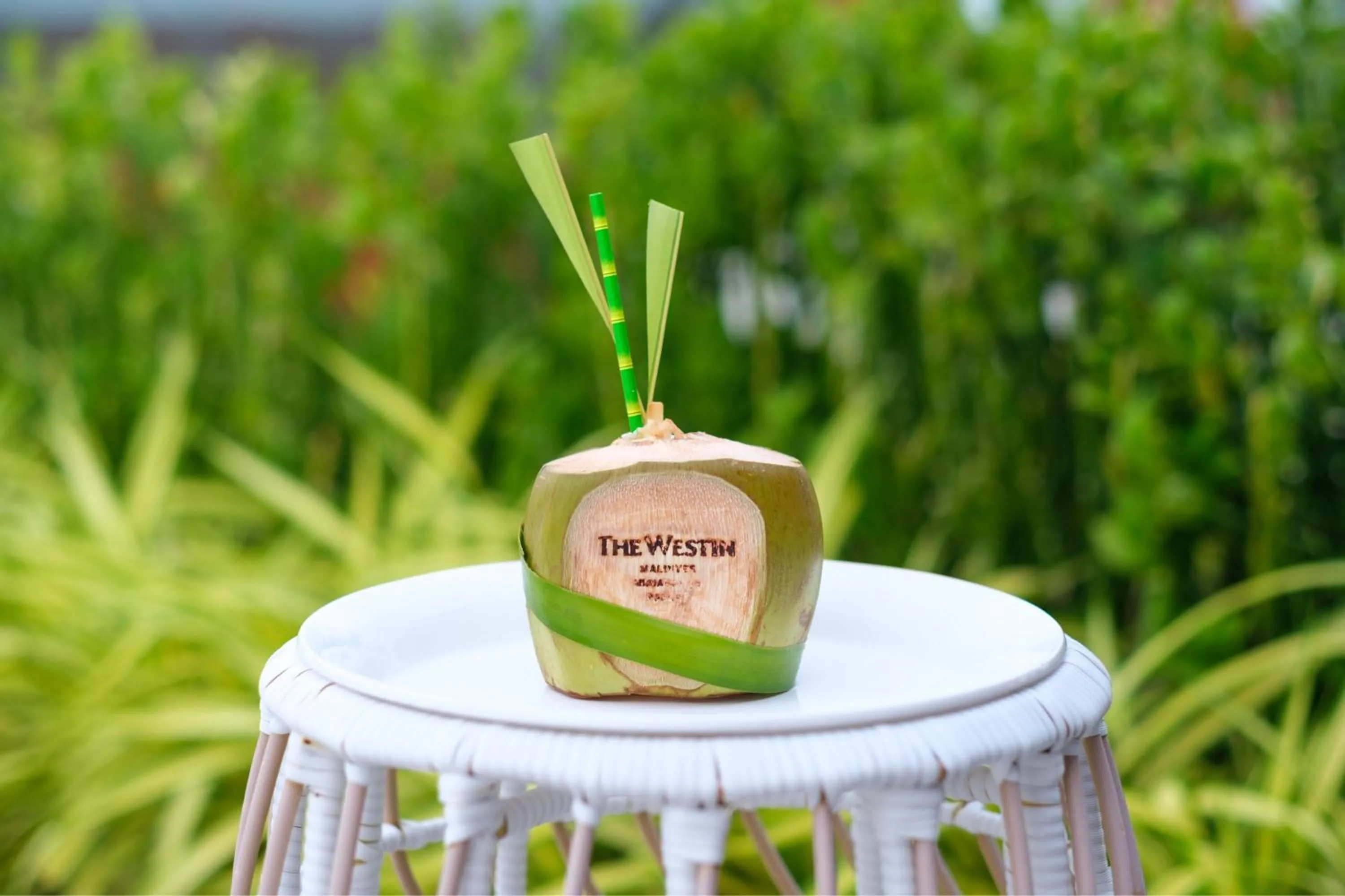 Lounge or bar in The Westin Maldives Miriandhoo Resort