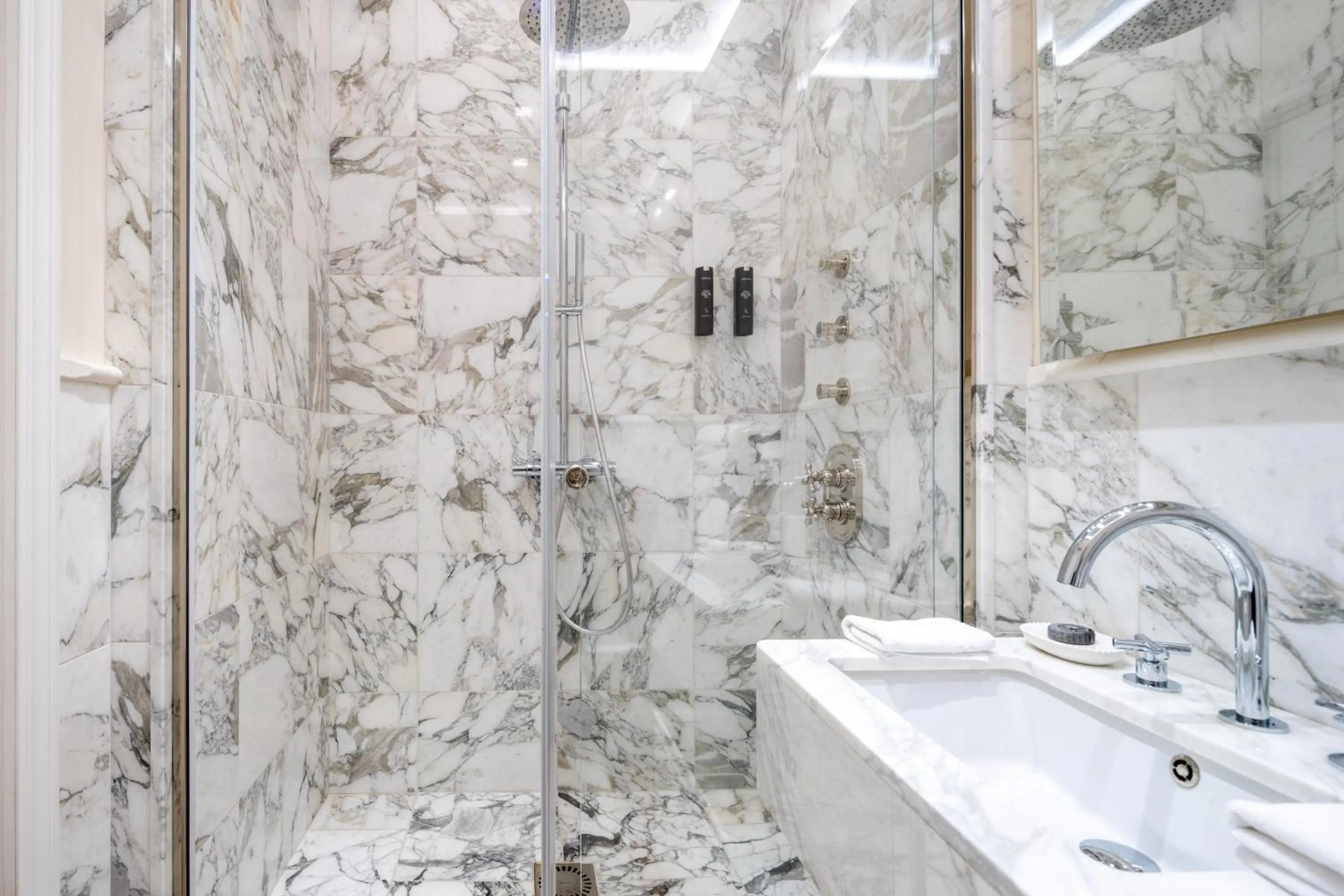 Bathroom in Corte Calzaiuoli Elegant Suites