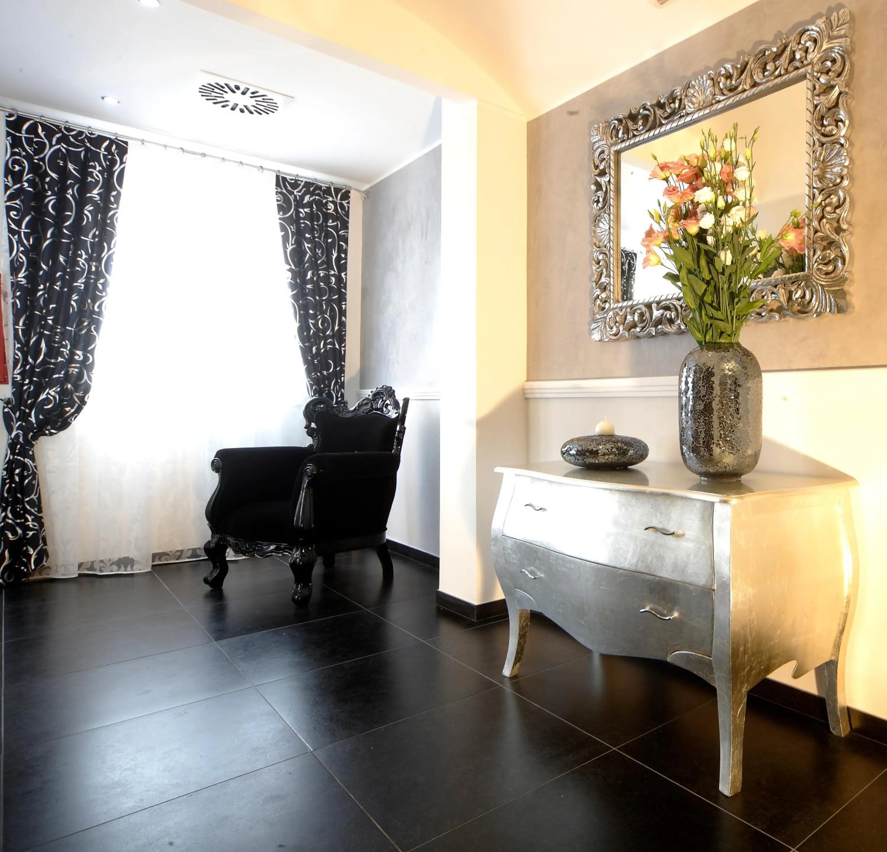 Lobby or reception in Residence Hotel Le Viole