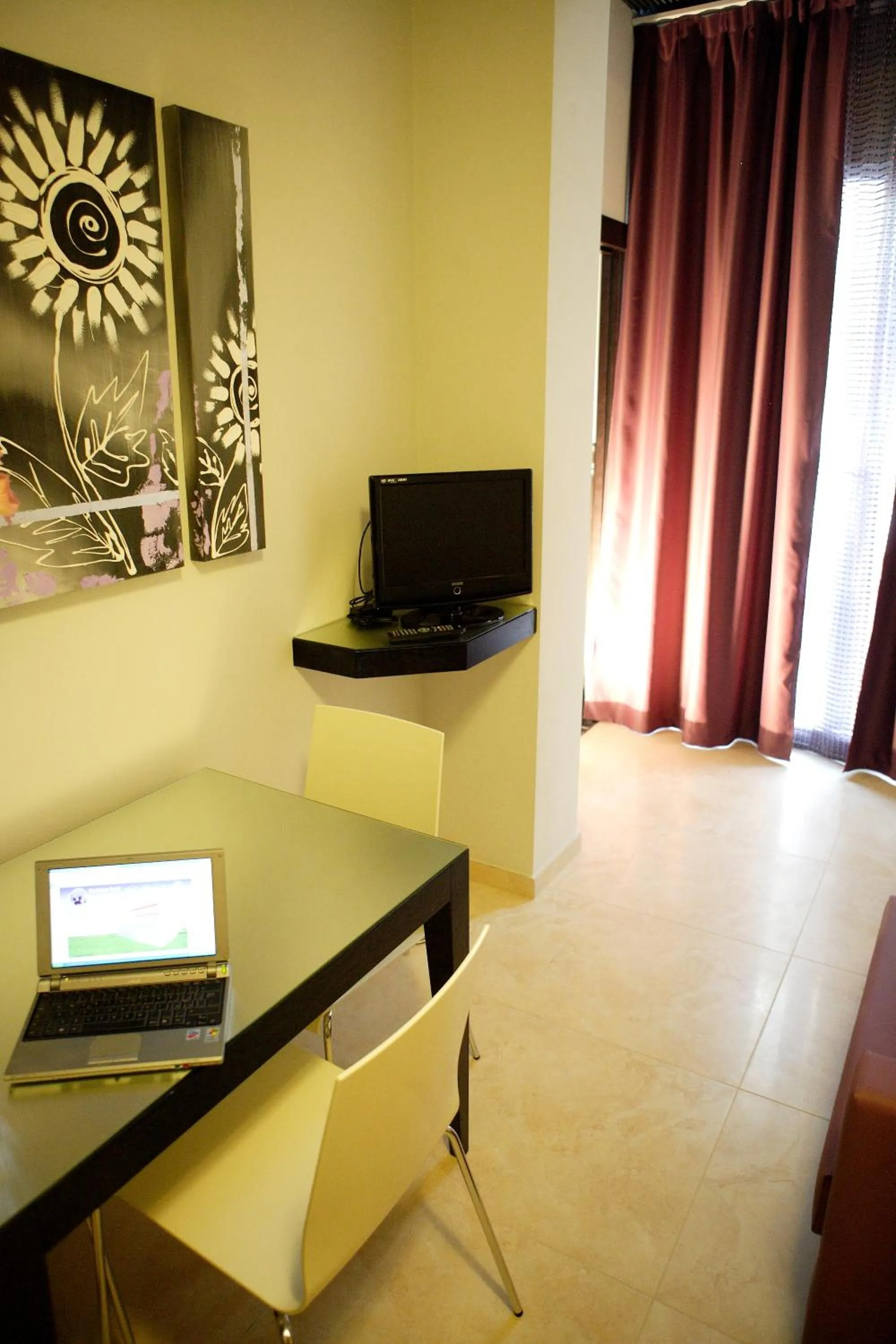 TV and multimedia in Residence Hotel Le Viole