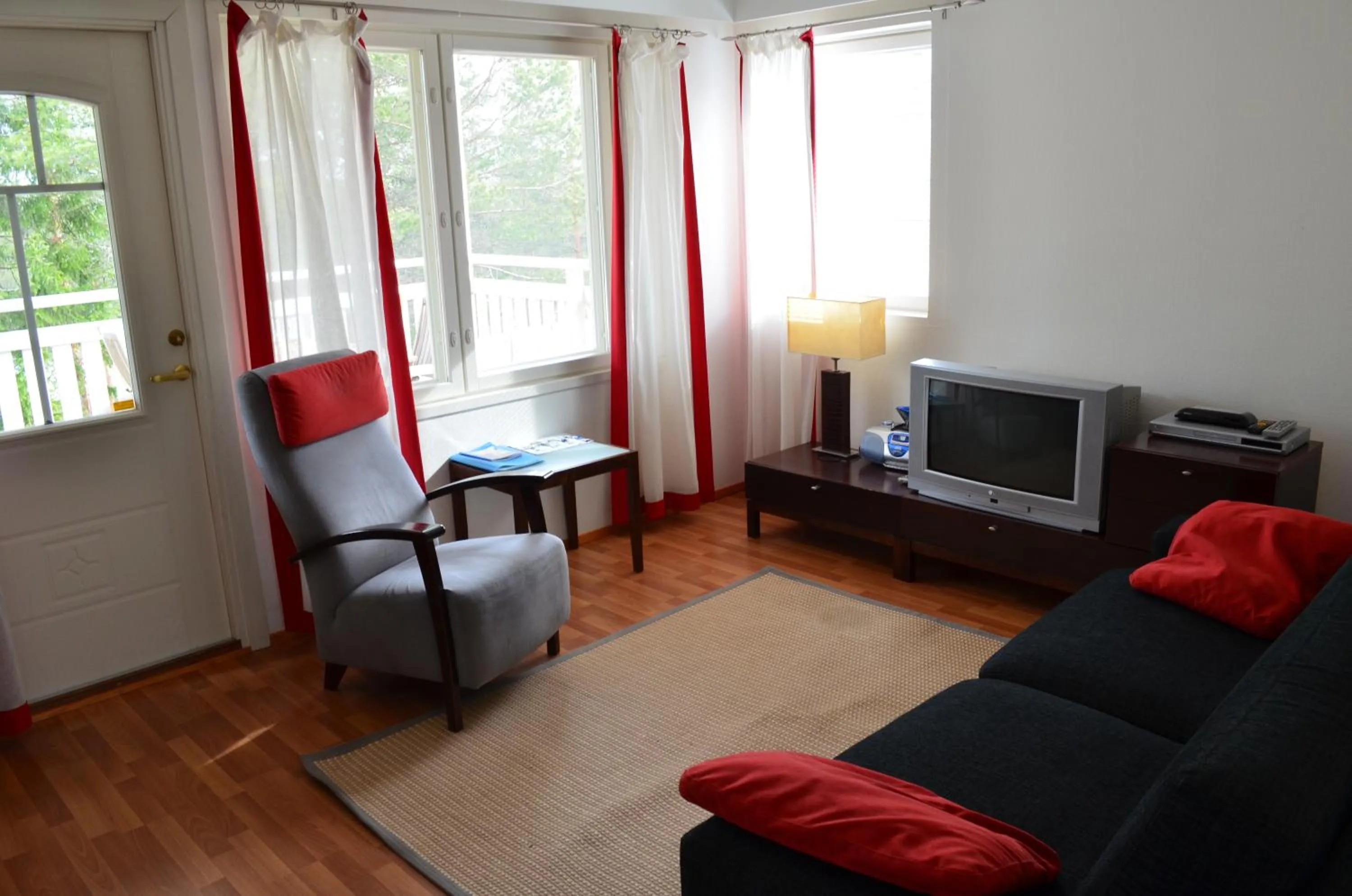 TV and multimedia in Huoneistohotelli Lumihovi