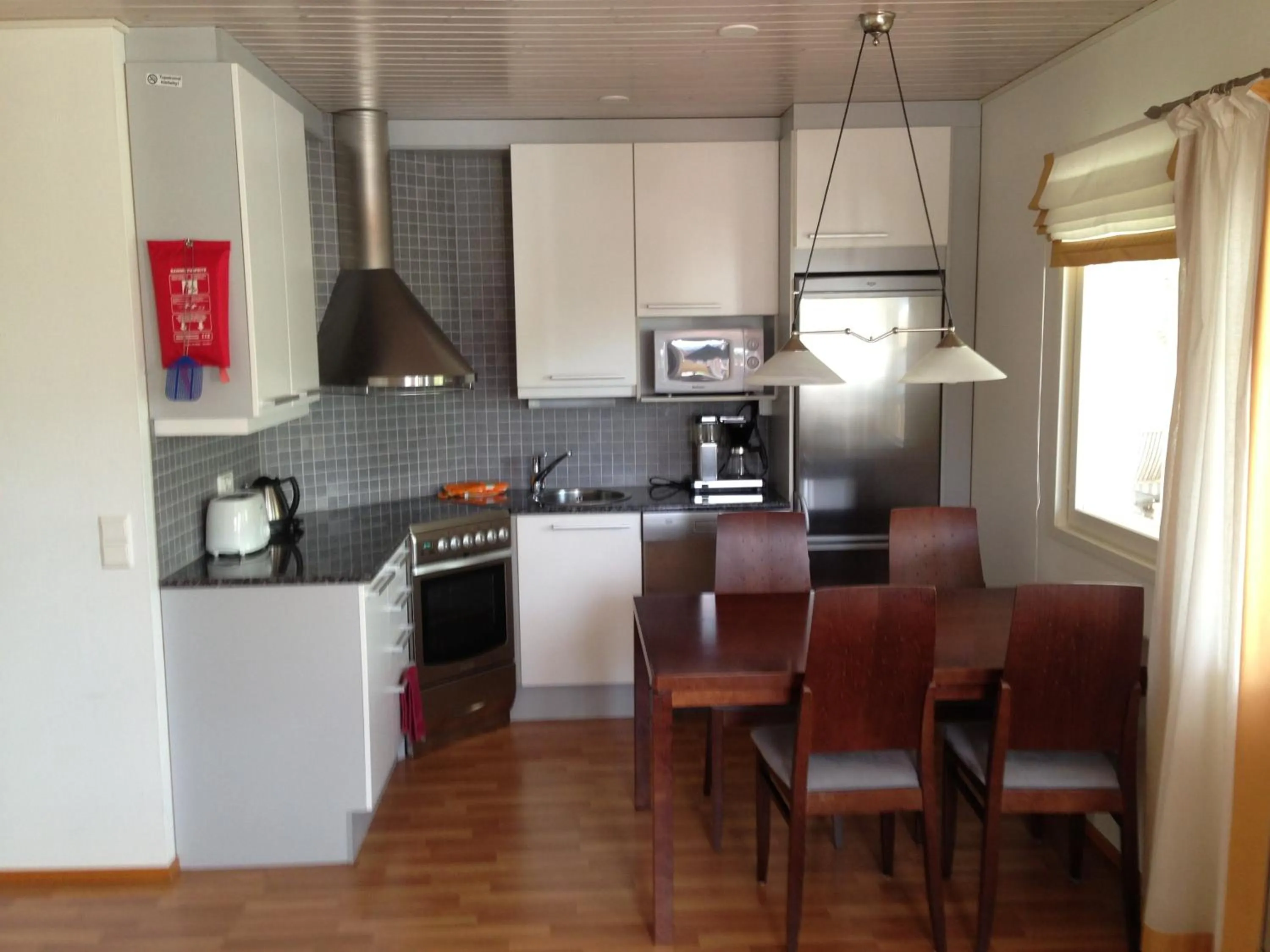 Kitchen or kitchenette in Huoneistohotelli Lumihovi