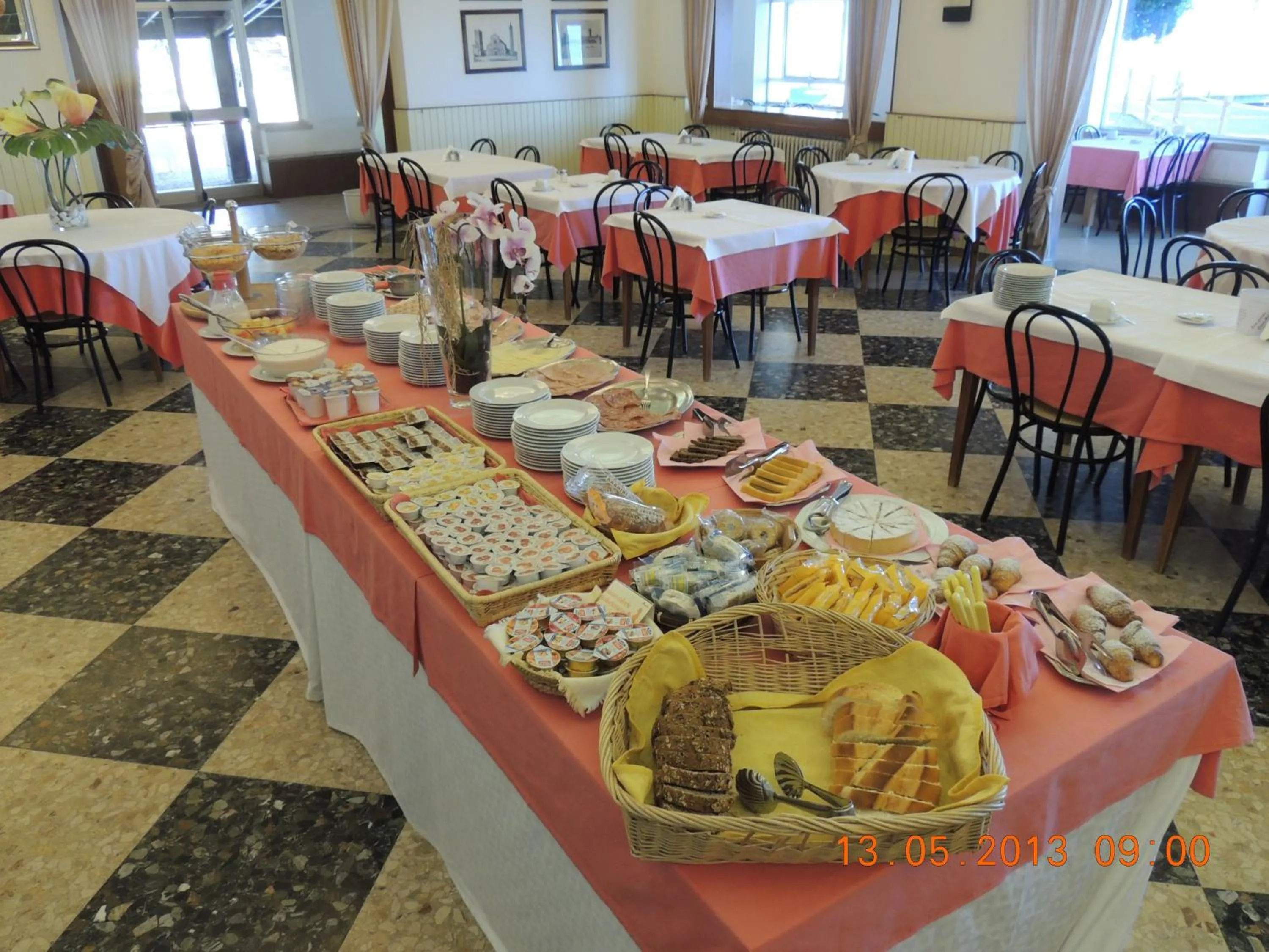 Continental breakfast in Hotel Gasparina
