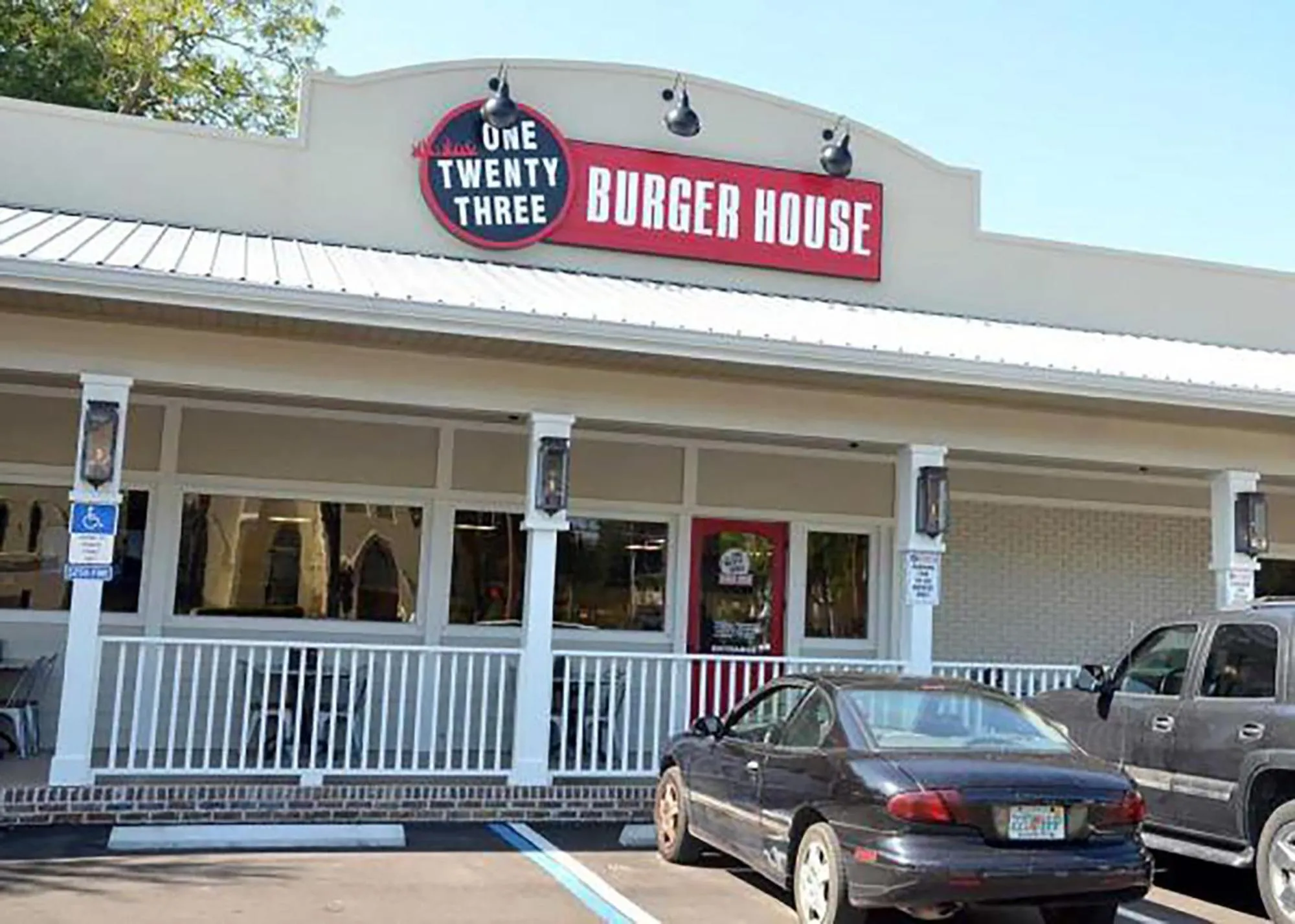 Restaurant/places to eat in Adorable Historic Downtown Apartment