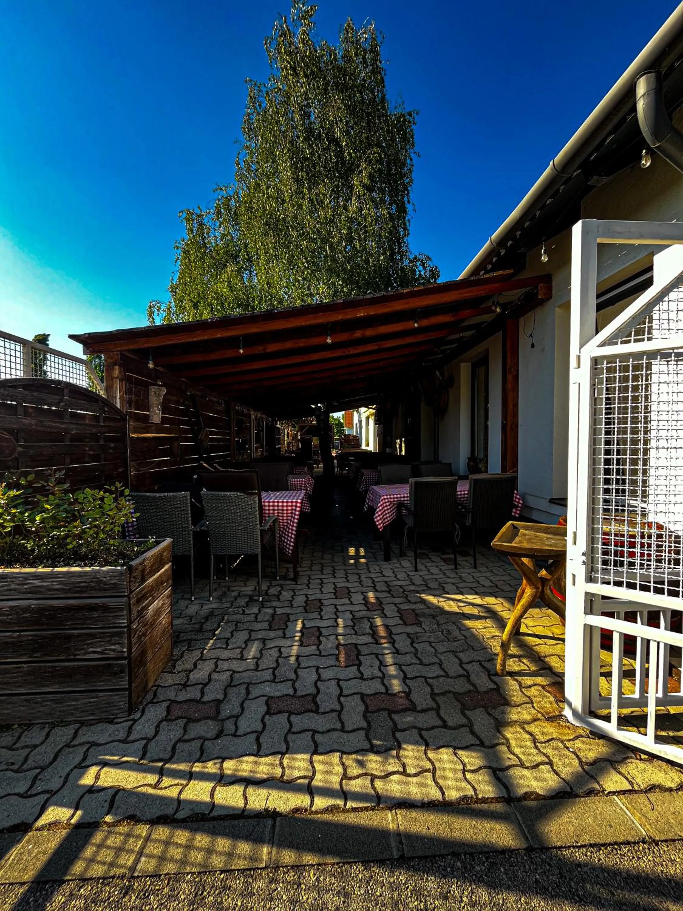 Sempre Étterem És Panzió