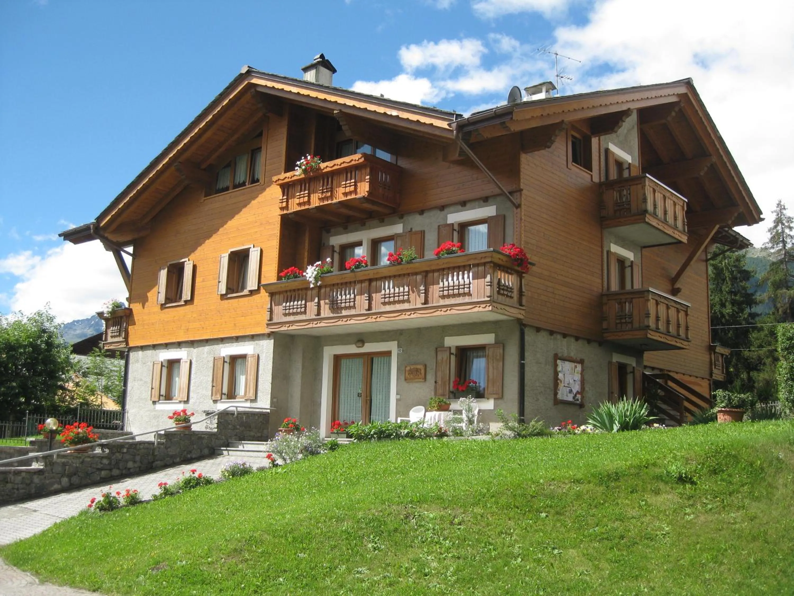 Property building in Baita al Pian