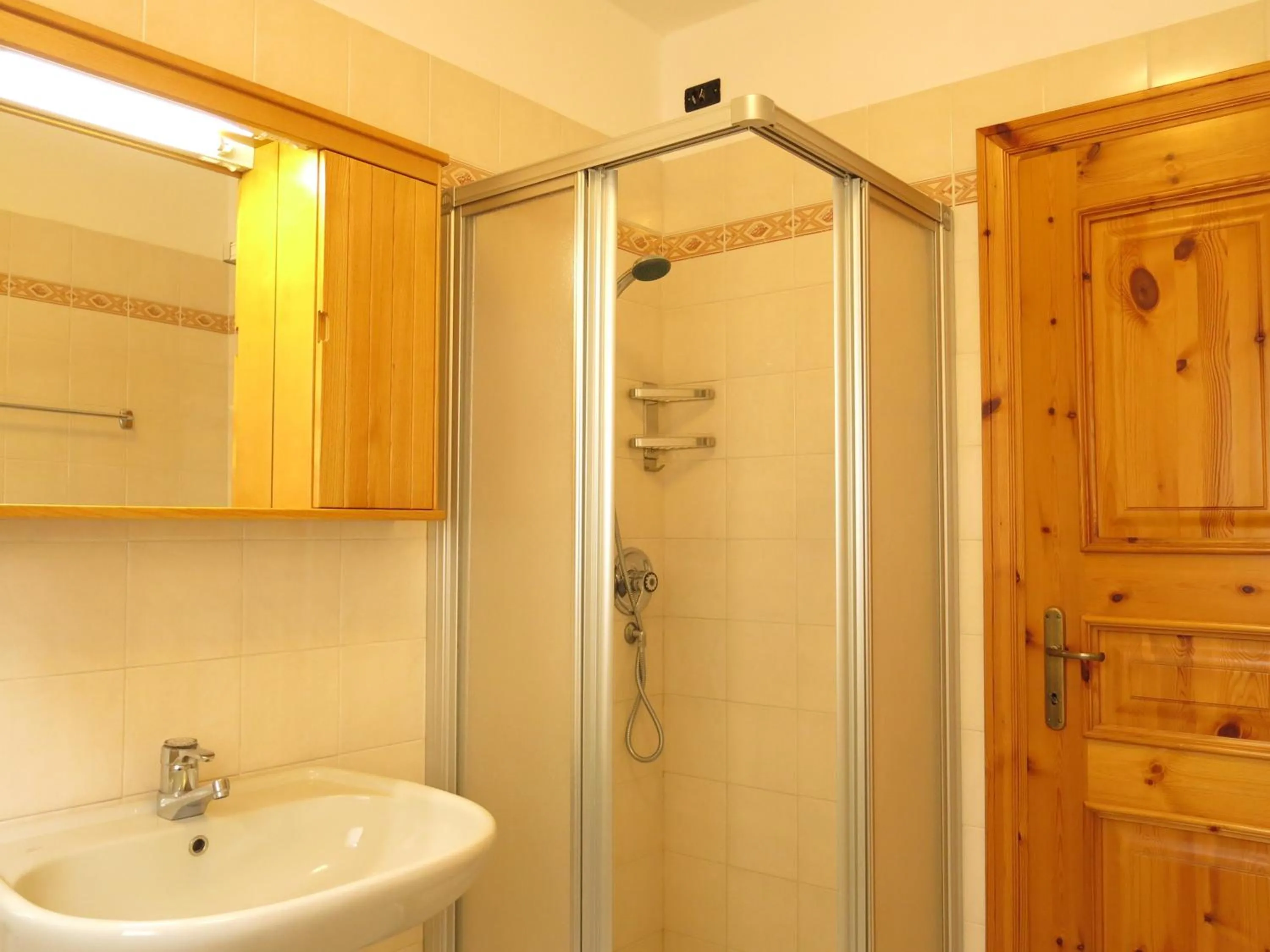 Shower in Baita al Pian