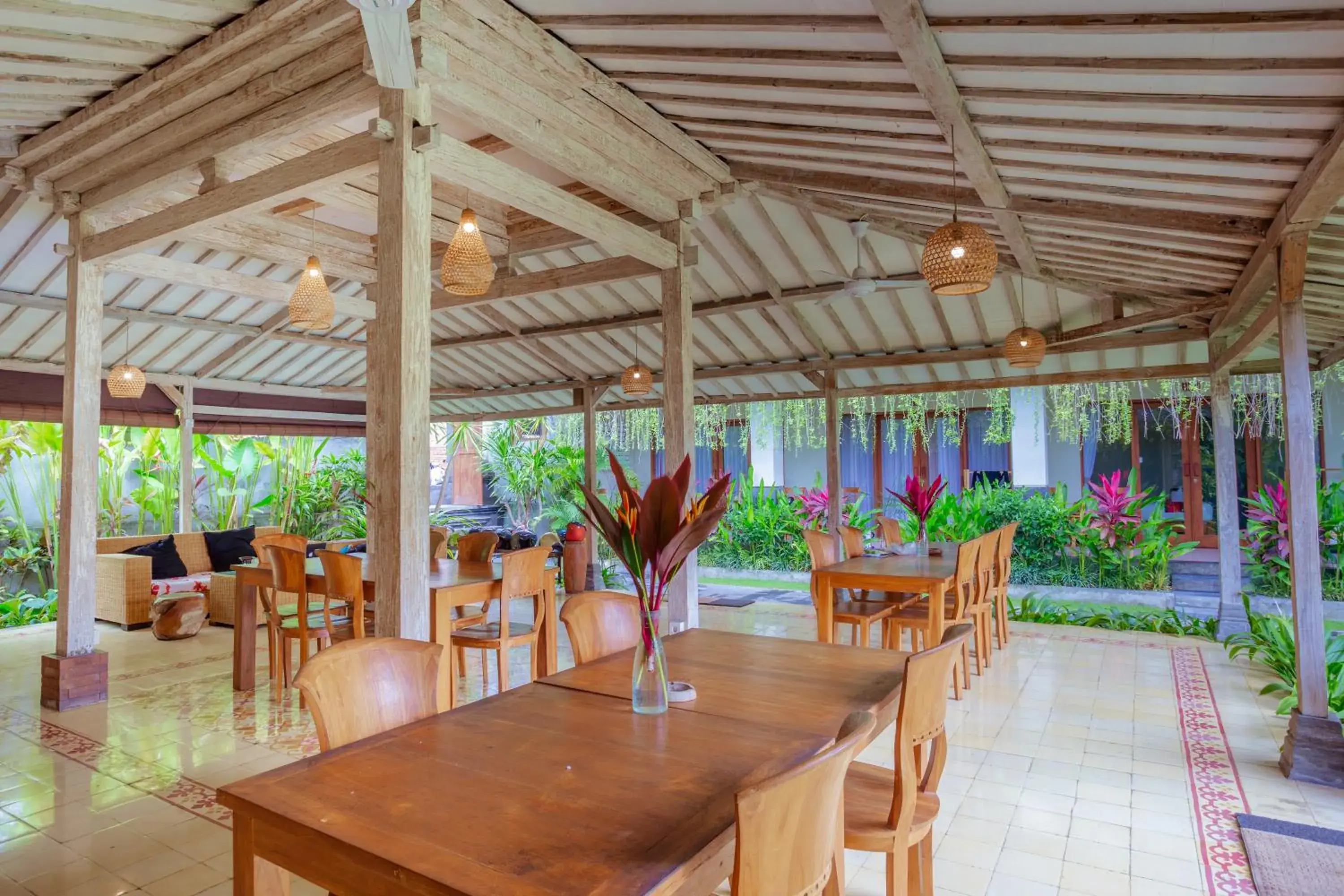 Restaurant/places to eat in Puri Canggu Rooms 2 Restaurant/places to eat in Puri Canggu Rooms 2