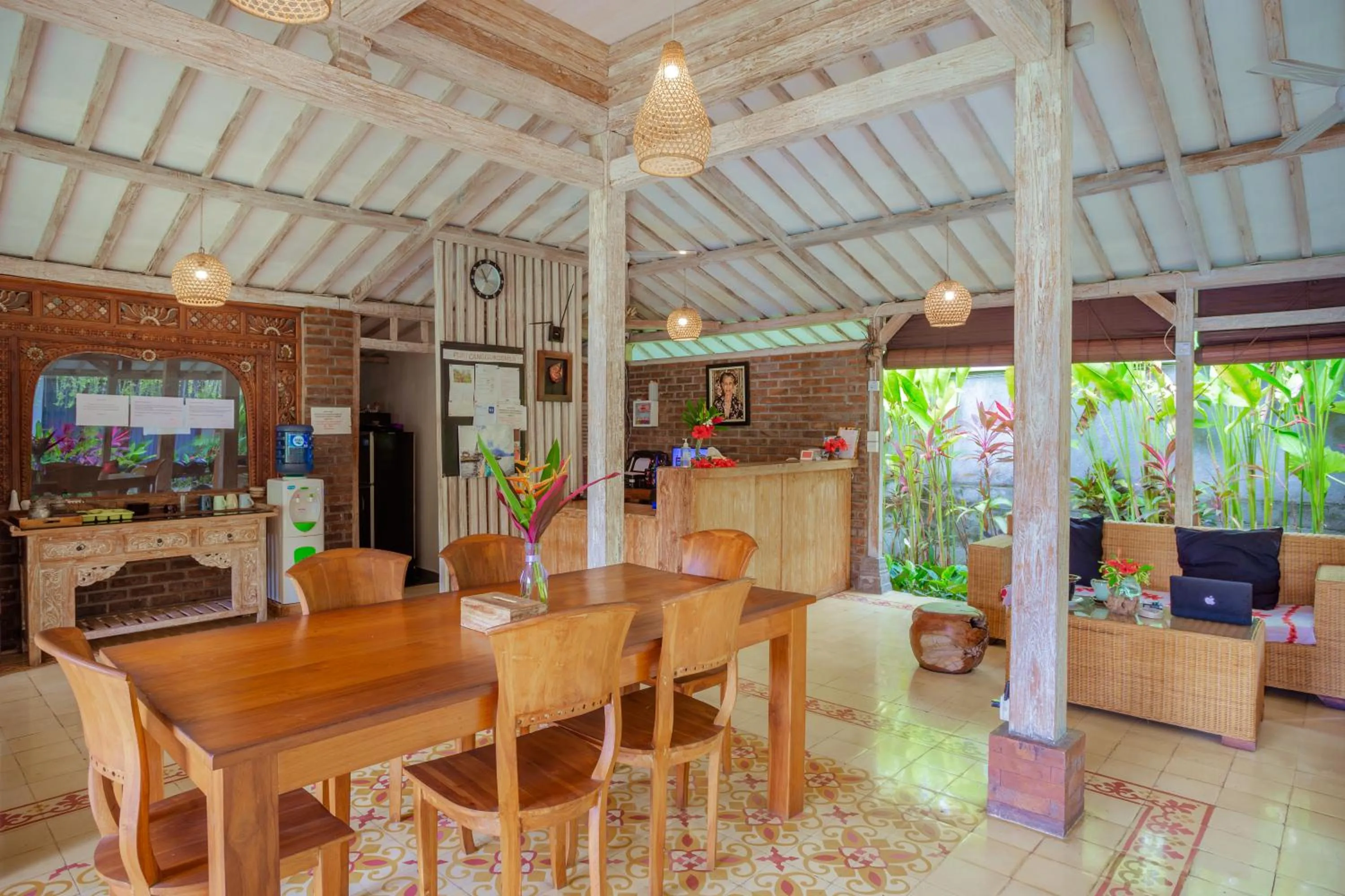 Restaurant/places to eat in Puri Canggu Rooms 2