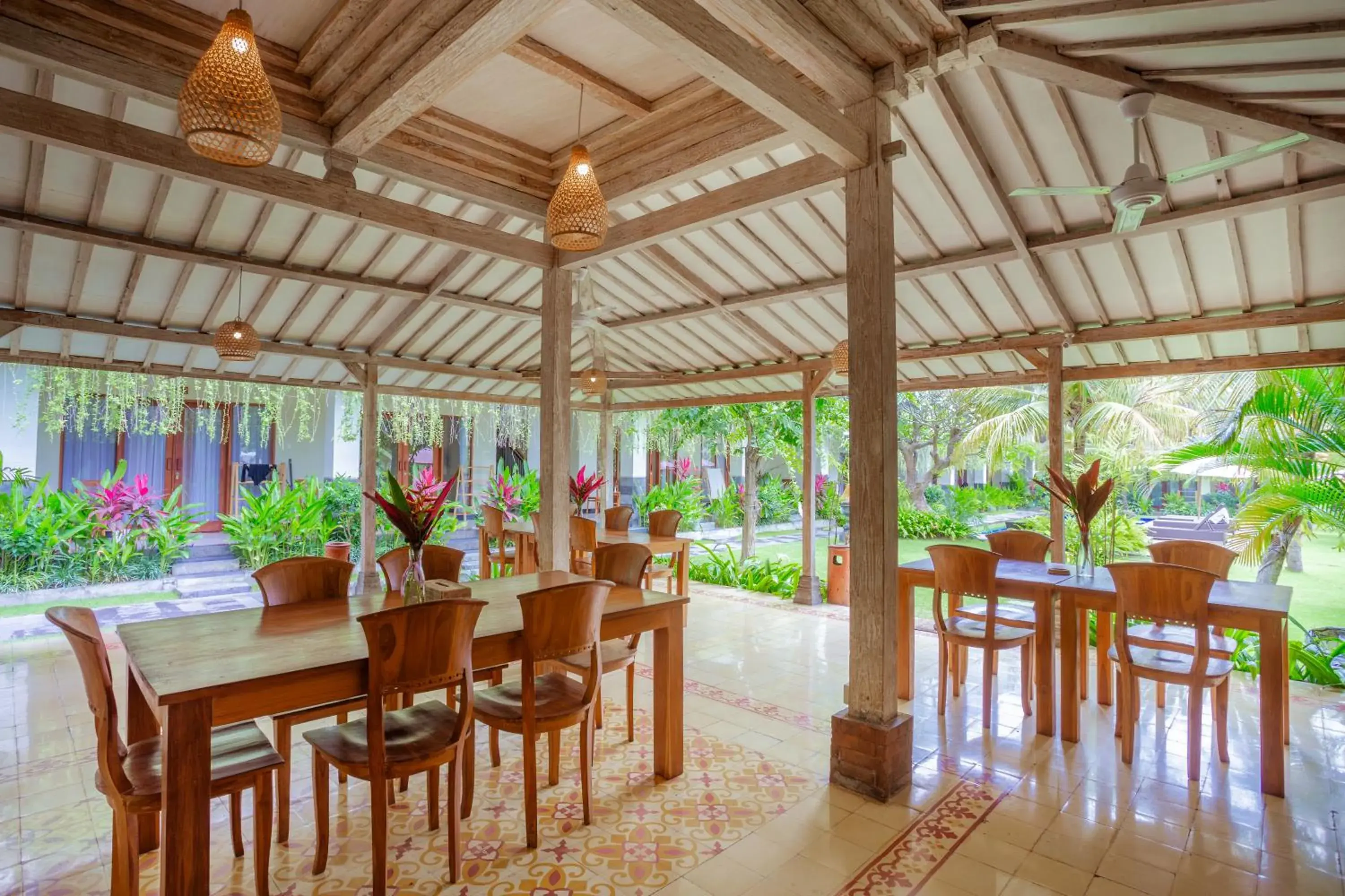 Restaurant/places to eat in Puri Canggu Rooms 2 Restaurant/places to eat in Puri Canggu Rooms 2
