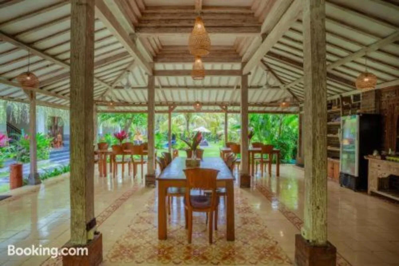 Restaurant/places to eat in Puri Canggu Rooms 2