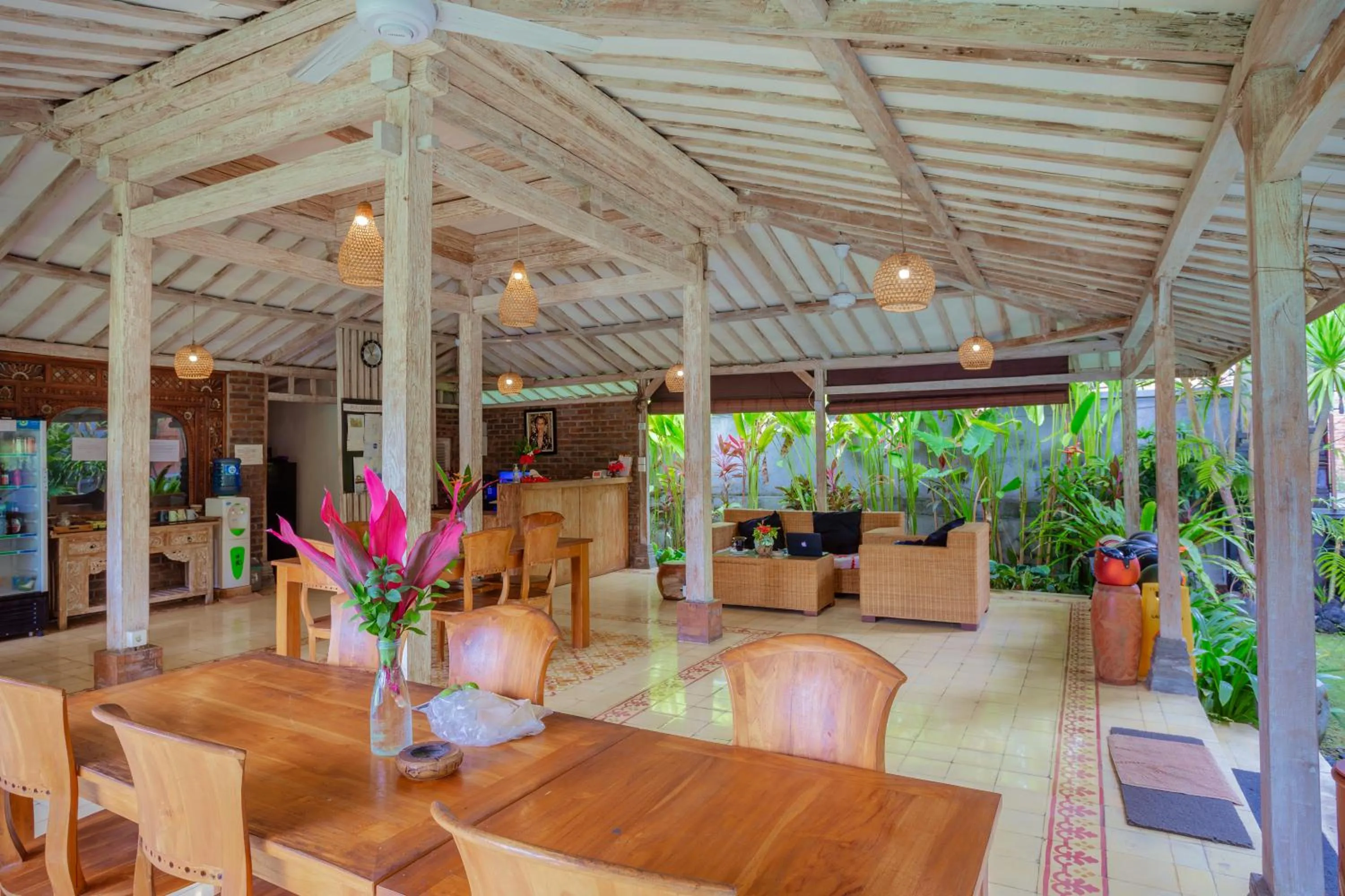 Restaurant/places to eat in Puri Canggu Rooms 2