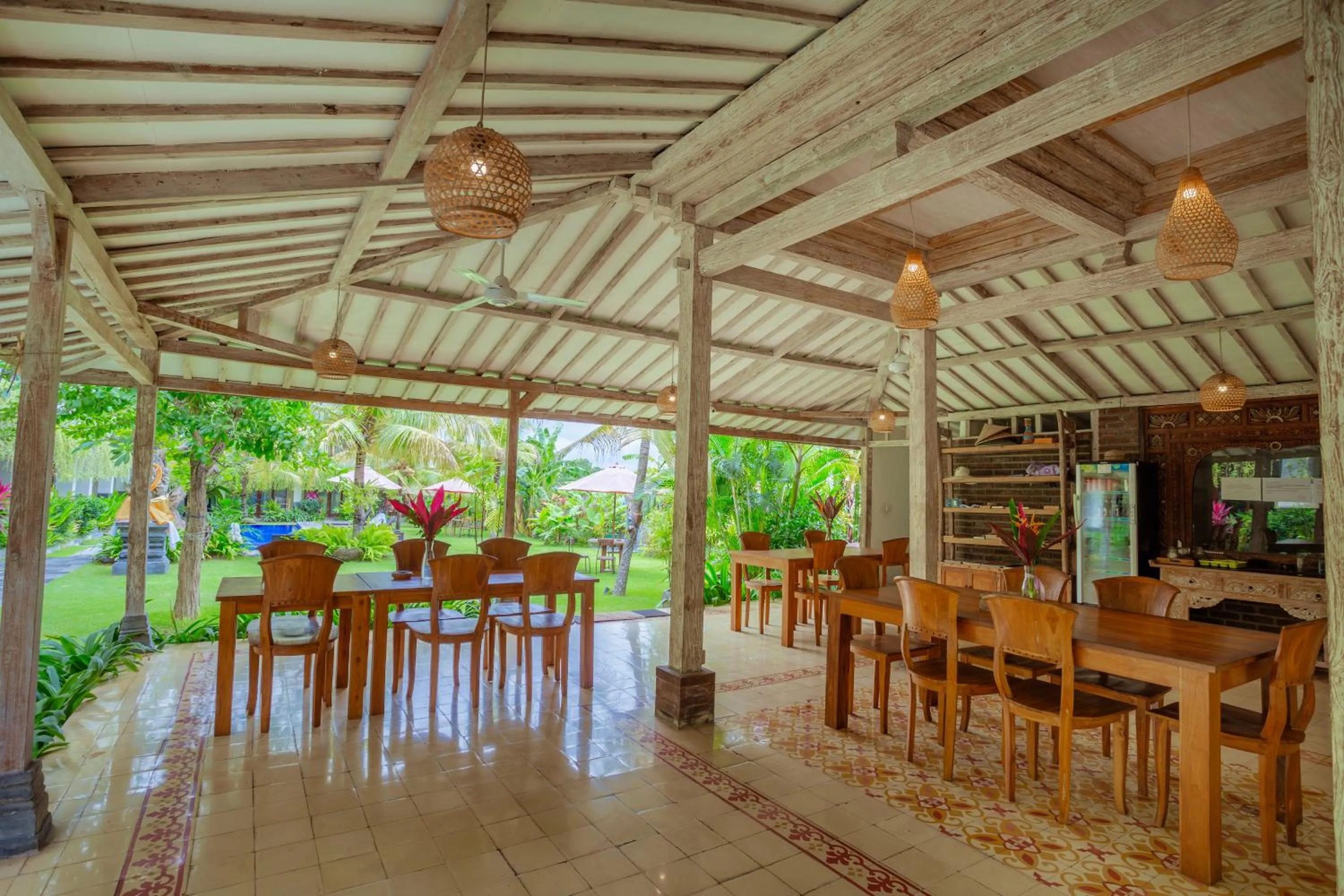 Restaurant/places to eat in Puri Canggu Rooms 2