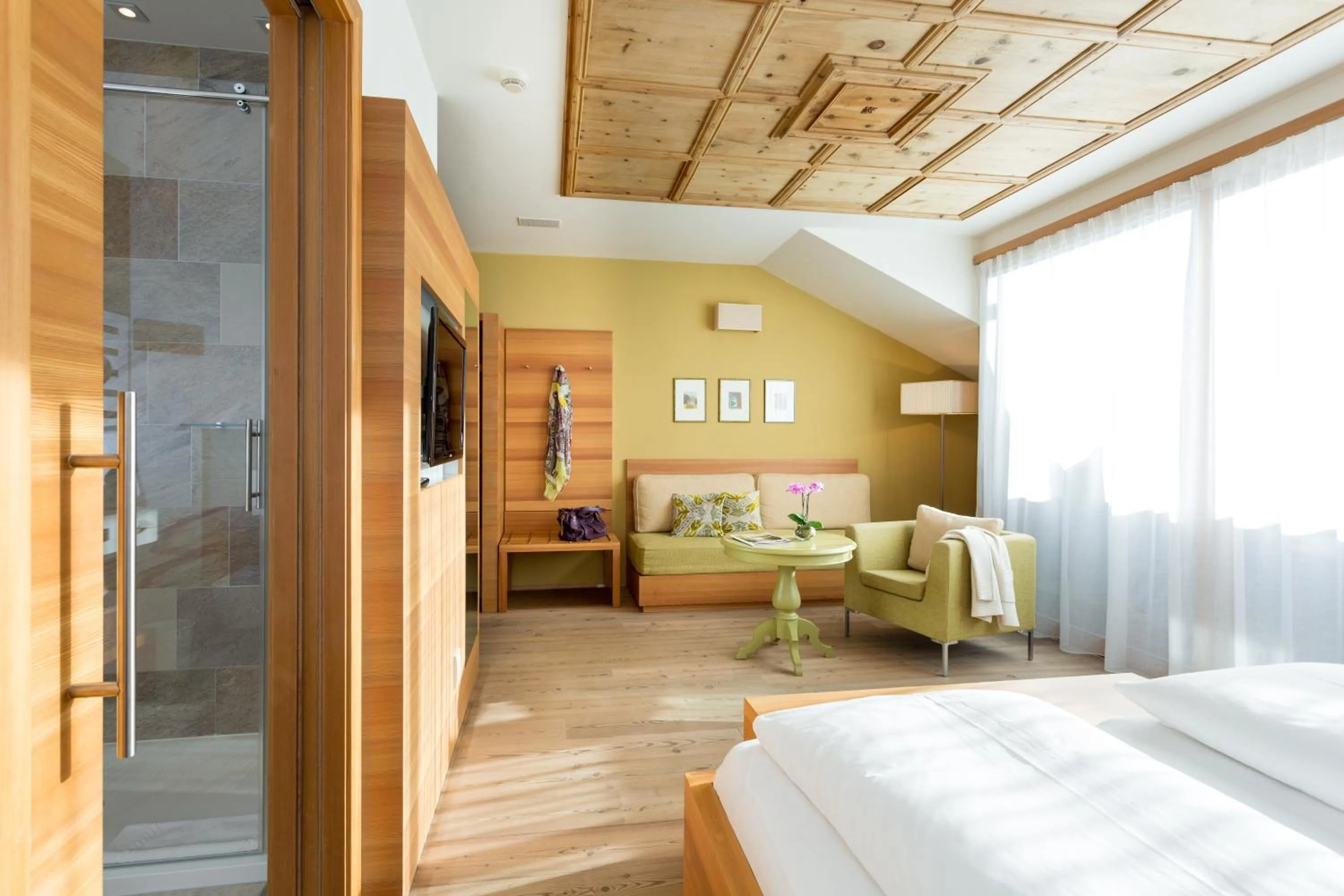 Property building, Bed in Hotel Heubad