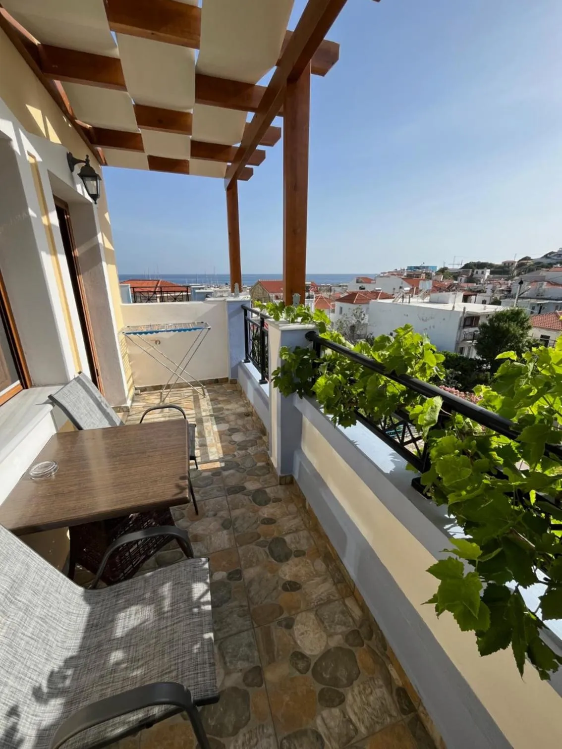 Pantheon Apartments & Studios