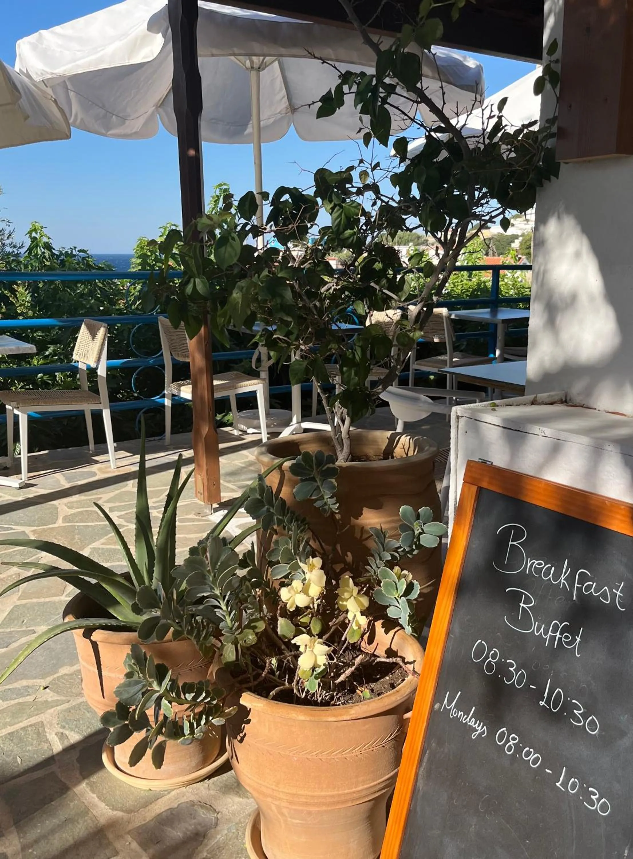 Breakfast in Pantheon Apartments & Studios