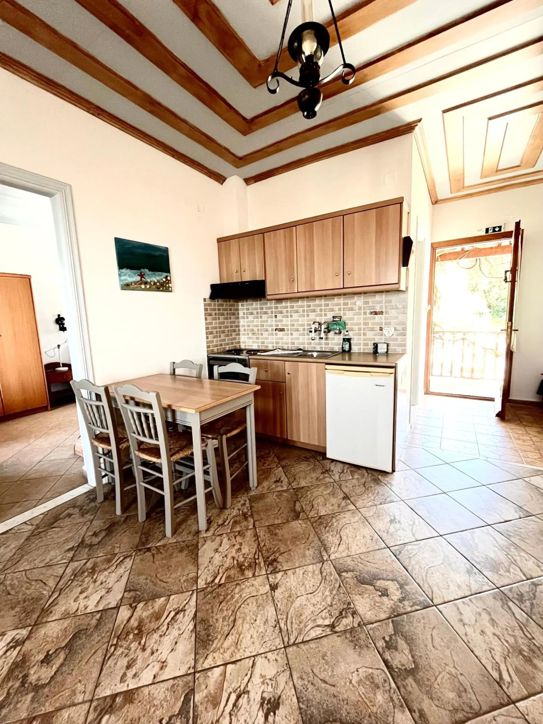 Pantheon Apartments & Studios