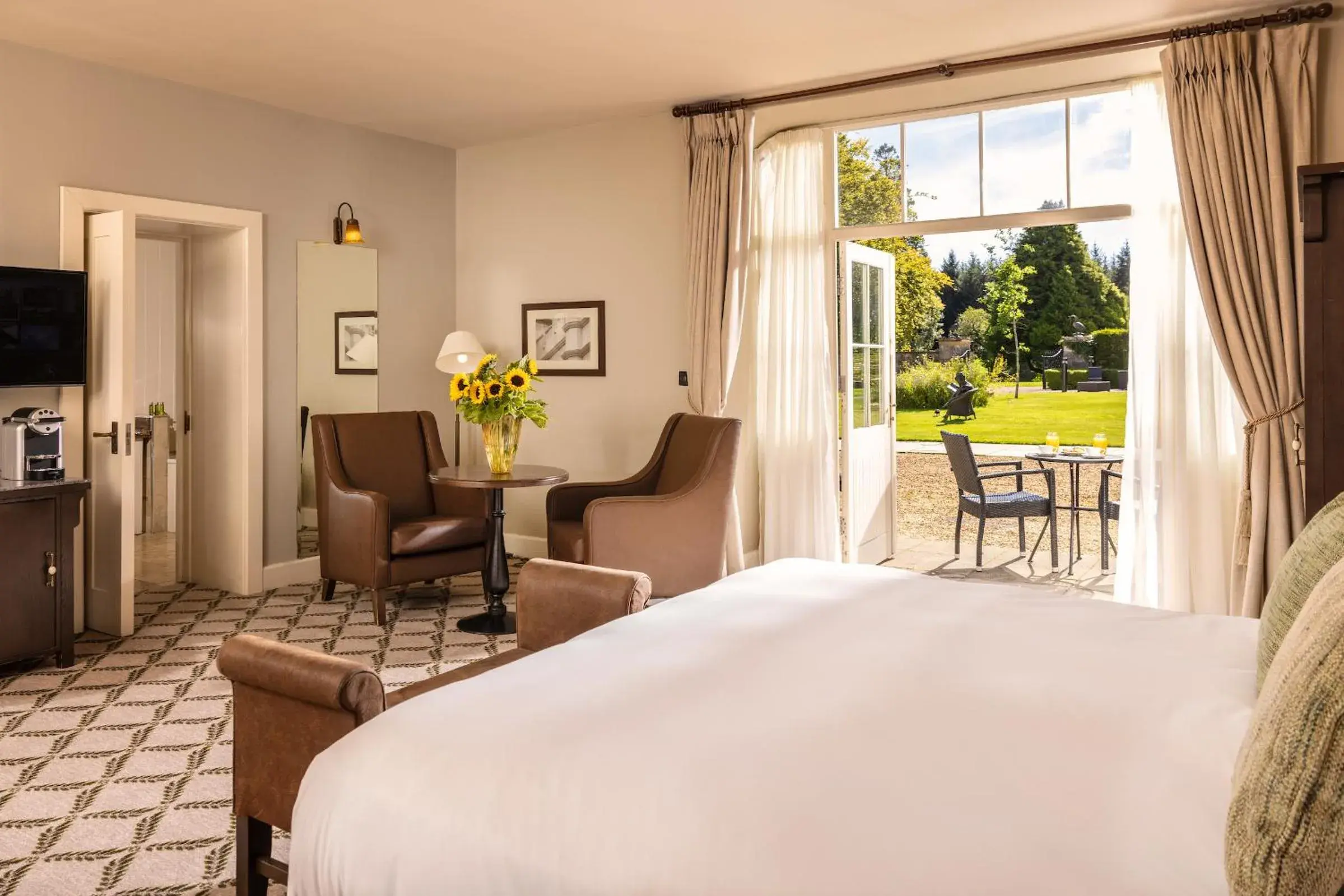 Bed in Lough Eske Castle Bed in Lough Eske Castle