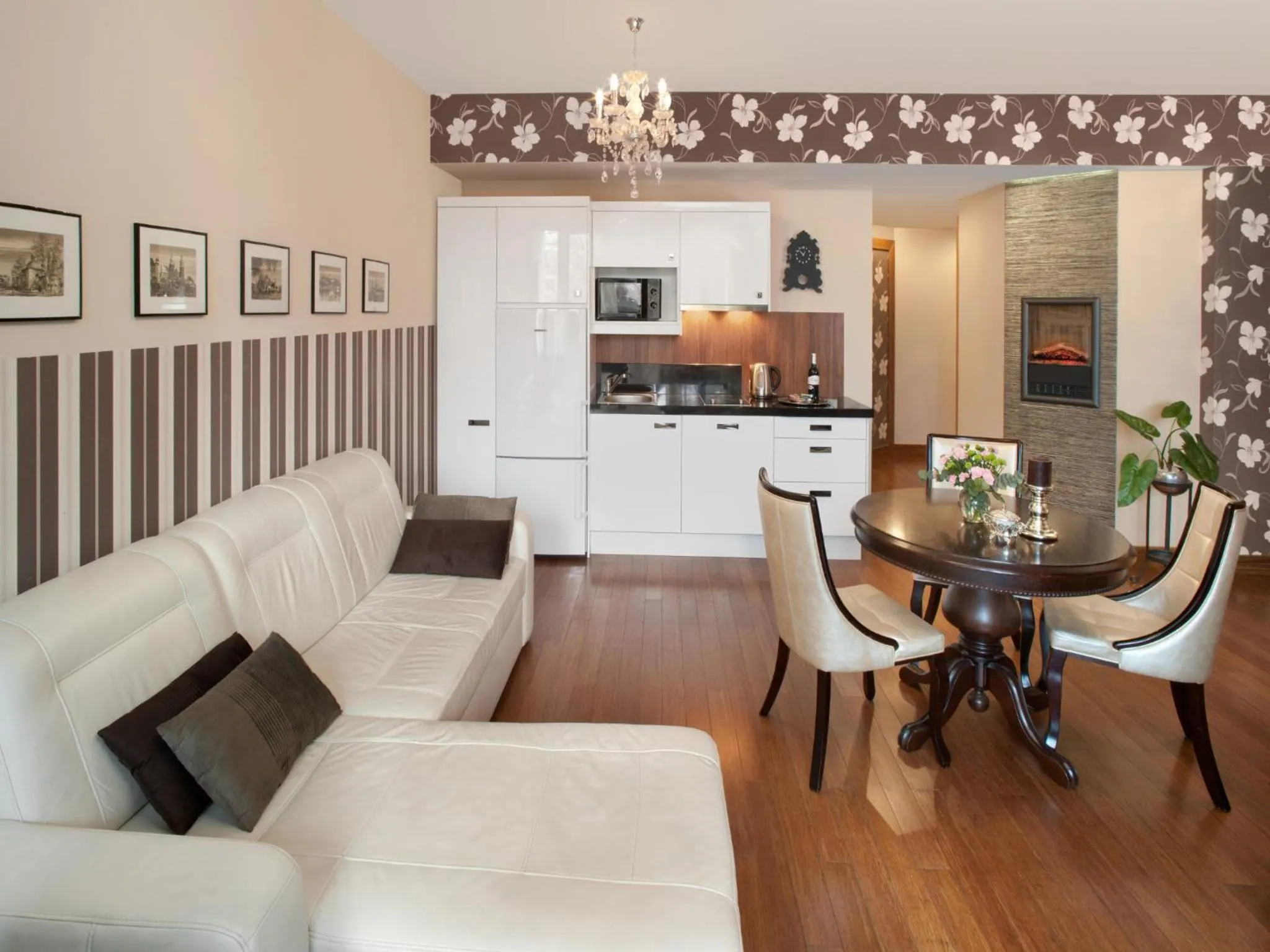 Kitchen or kitchenette in Parkside Apartments Old Town