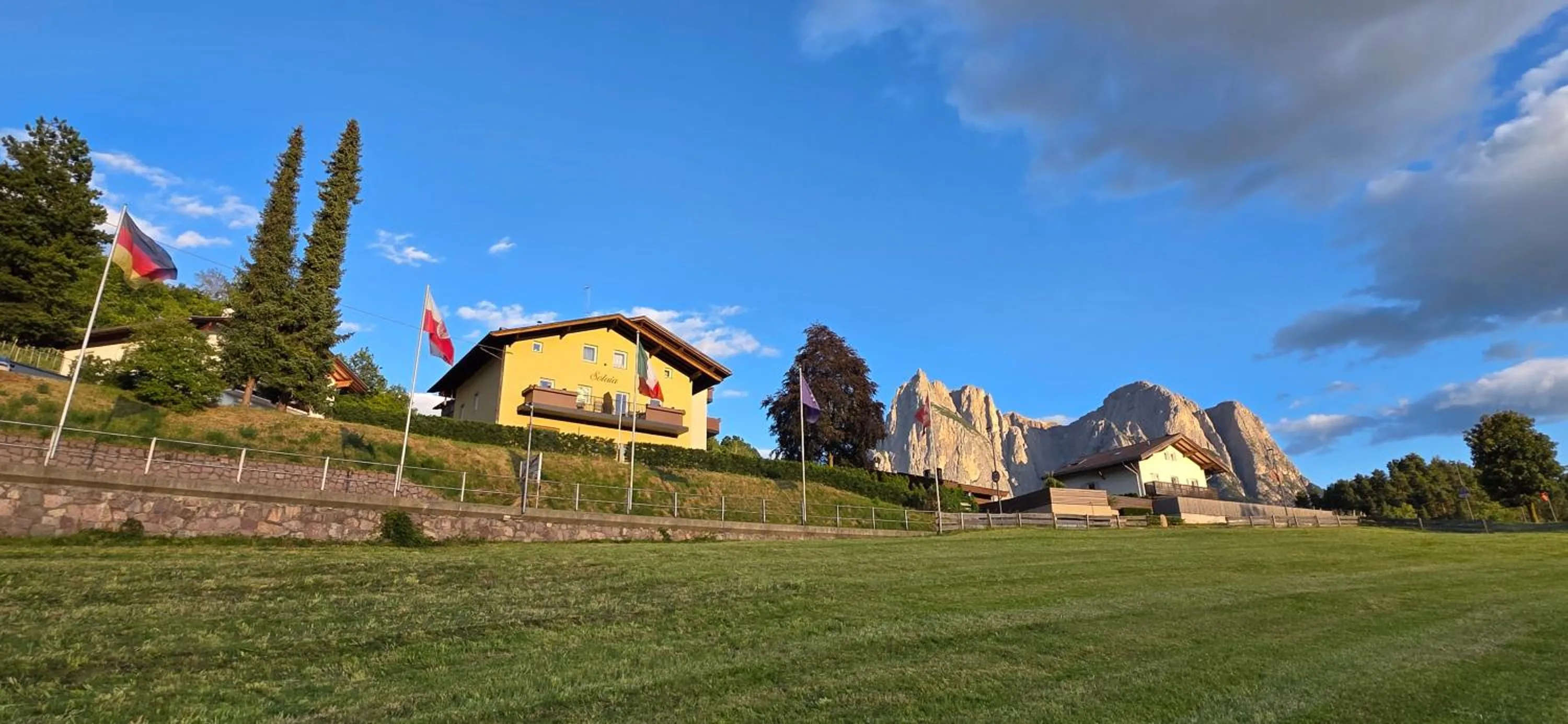 Solaia Hotel & Guesthouse