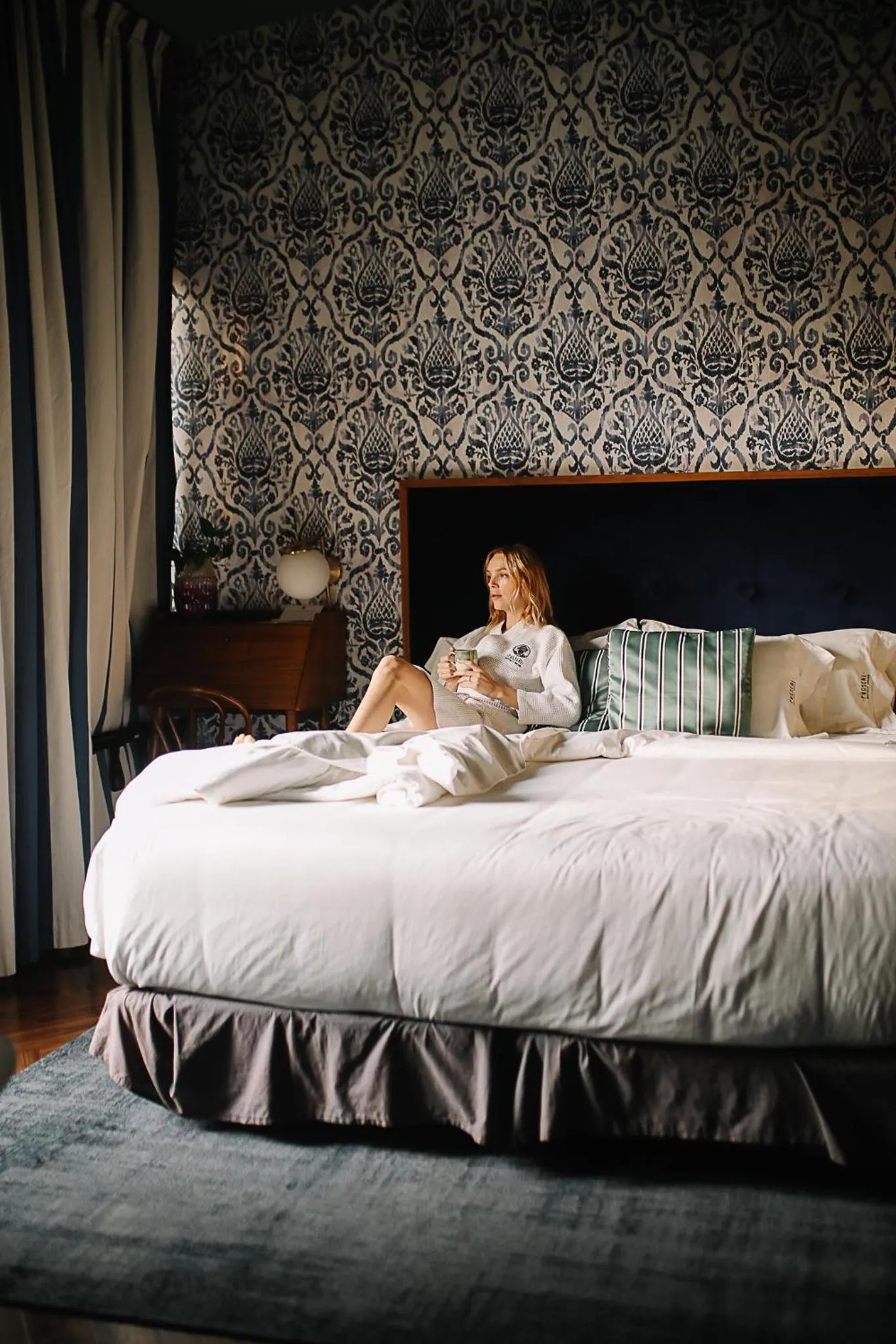 Bed in Pug Seal Polanco Anatole France