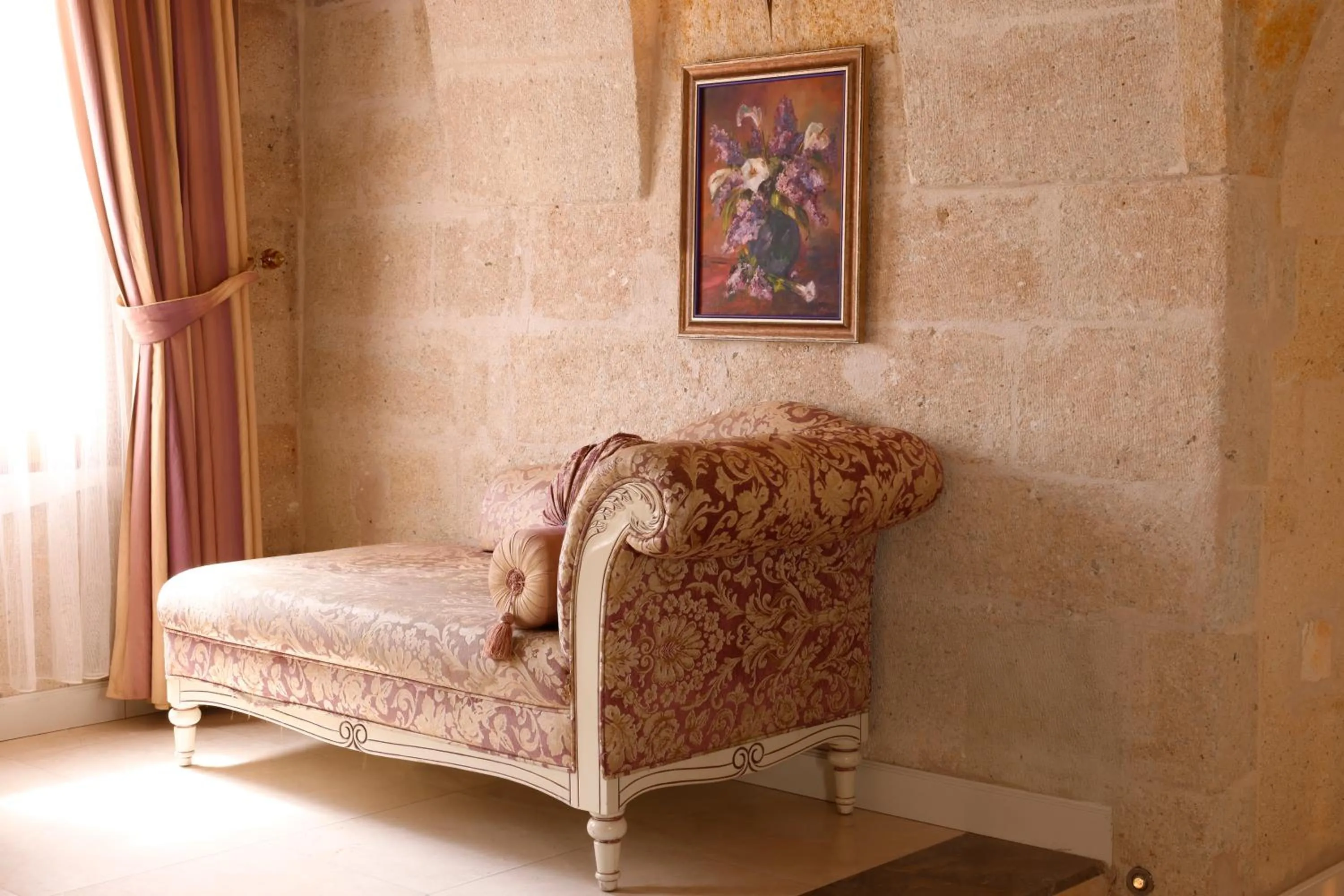 Living room in Anatelein Cave Hotel