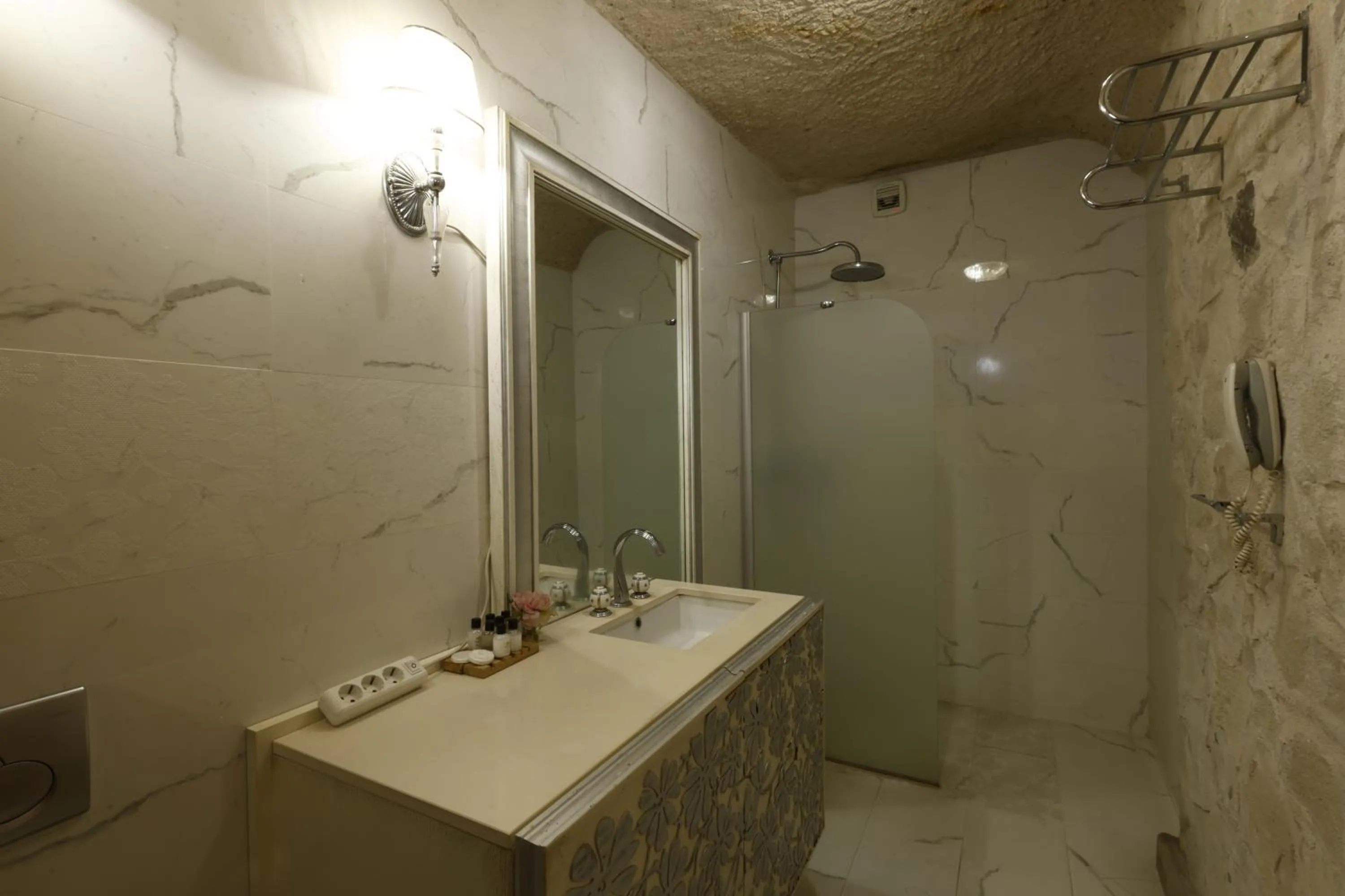 Shower in Anatelein Cave Hotel