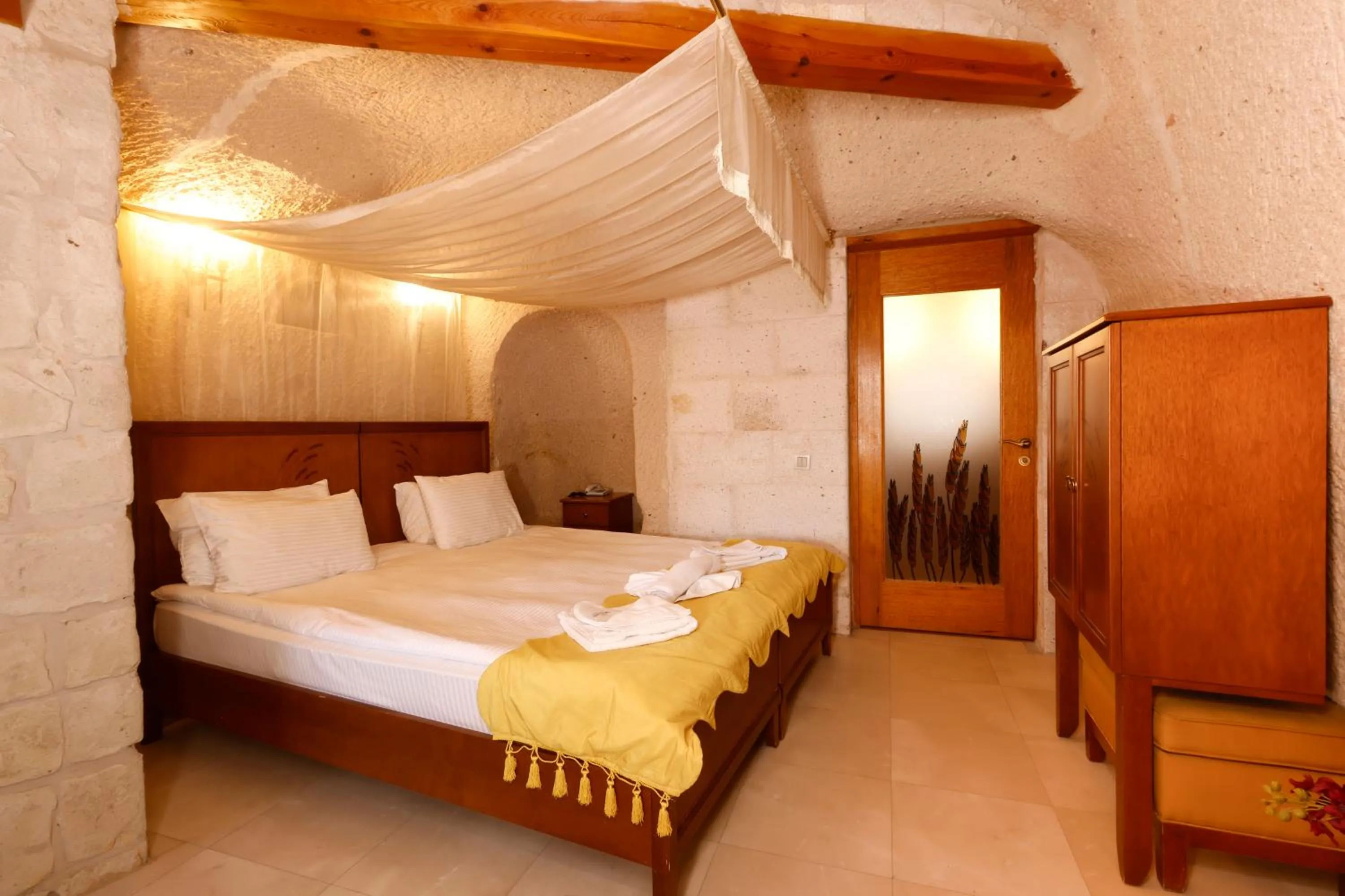 Bed in Anatelein Cave Hotel