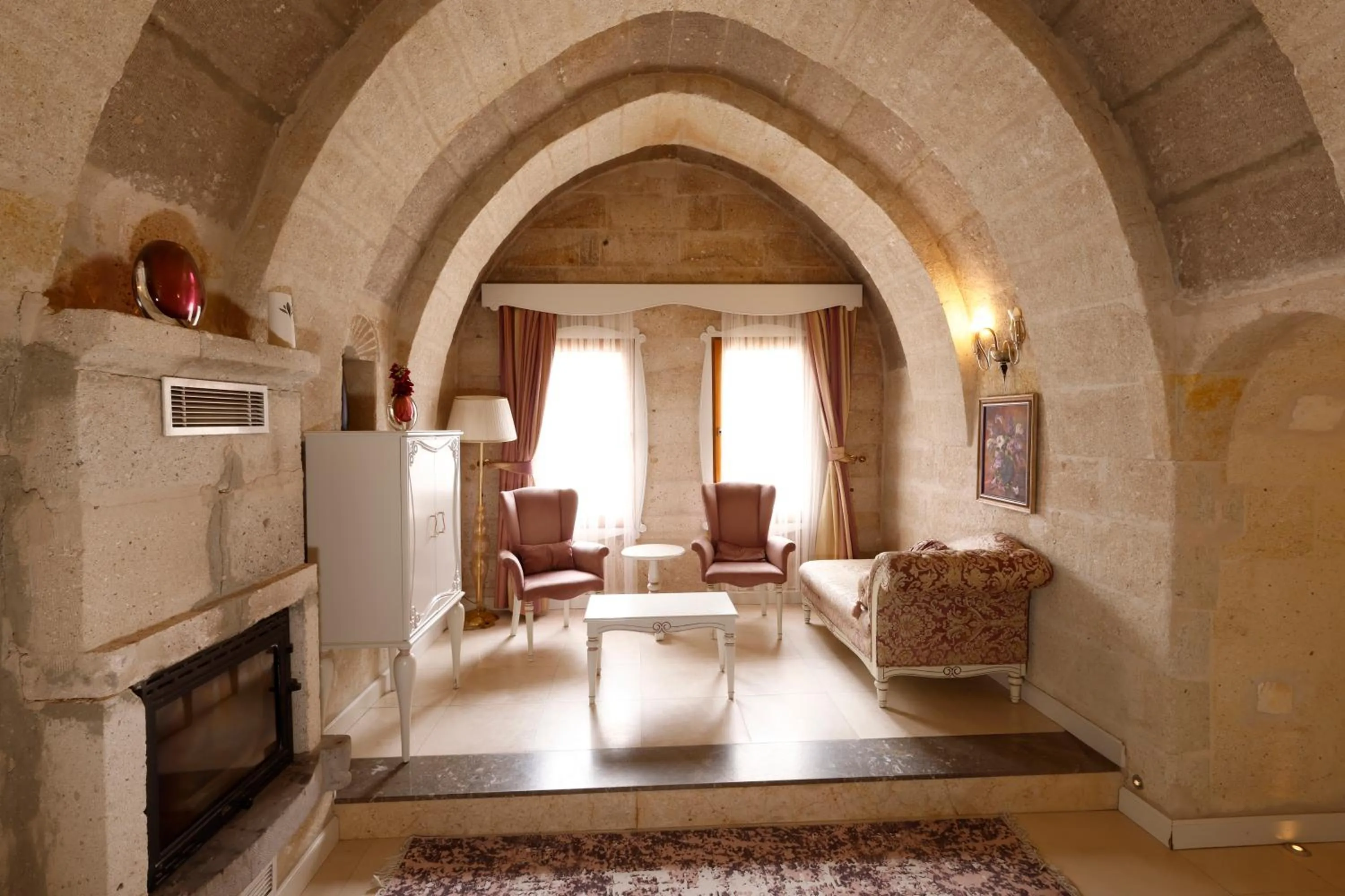 TV and multimedia in Anatelein Cave Hotel