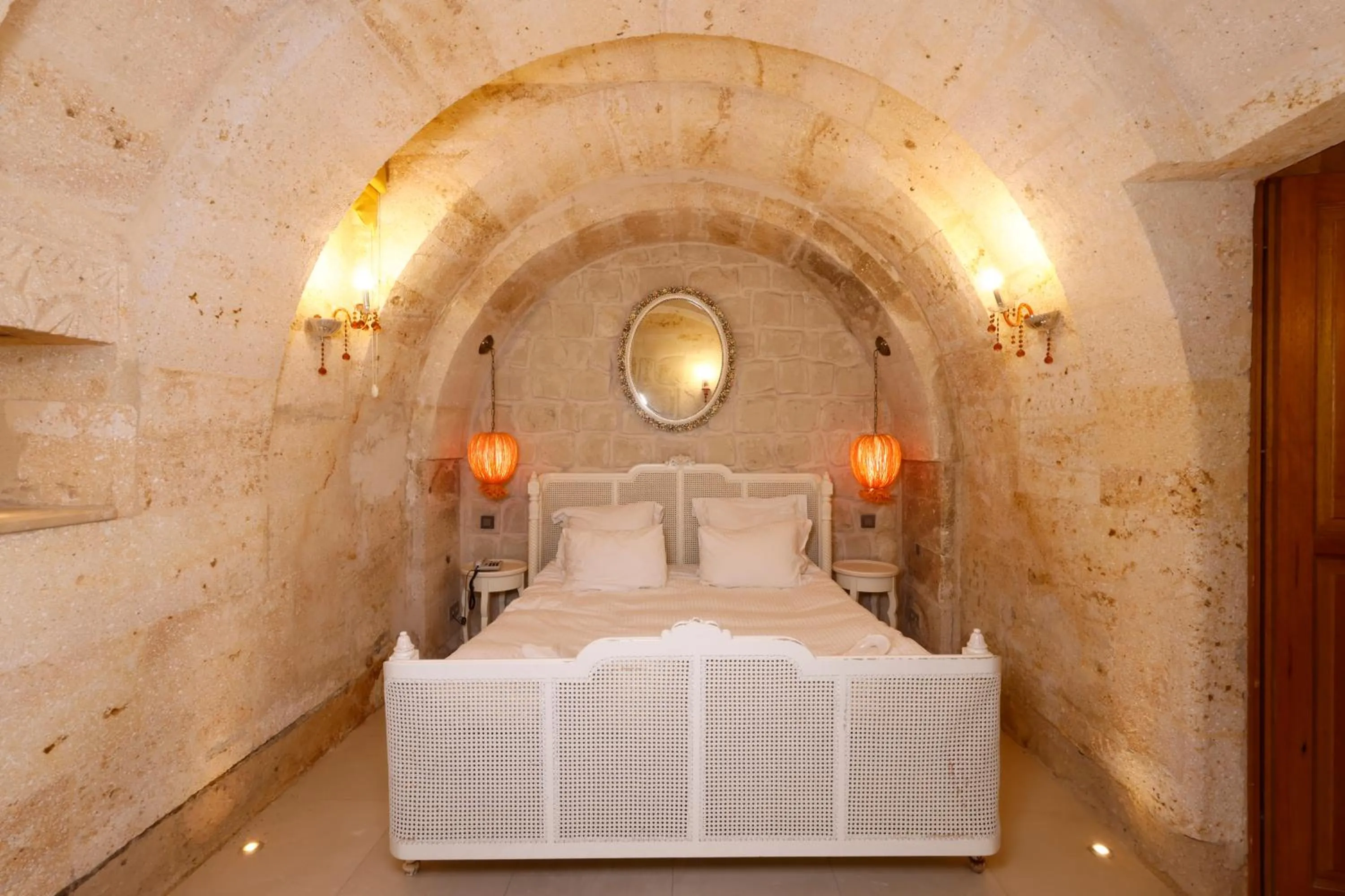 Bed in Anatelein Cave Hotel