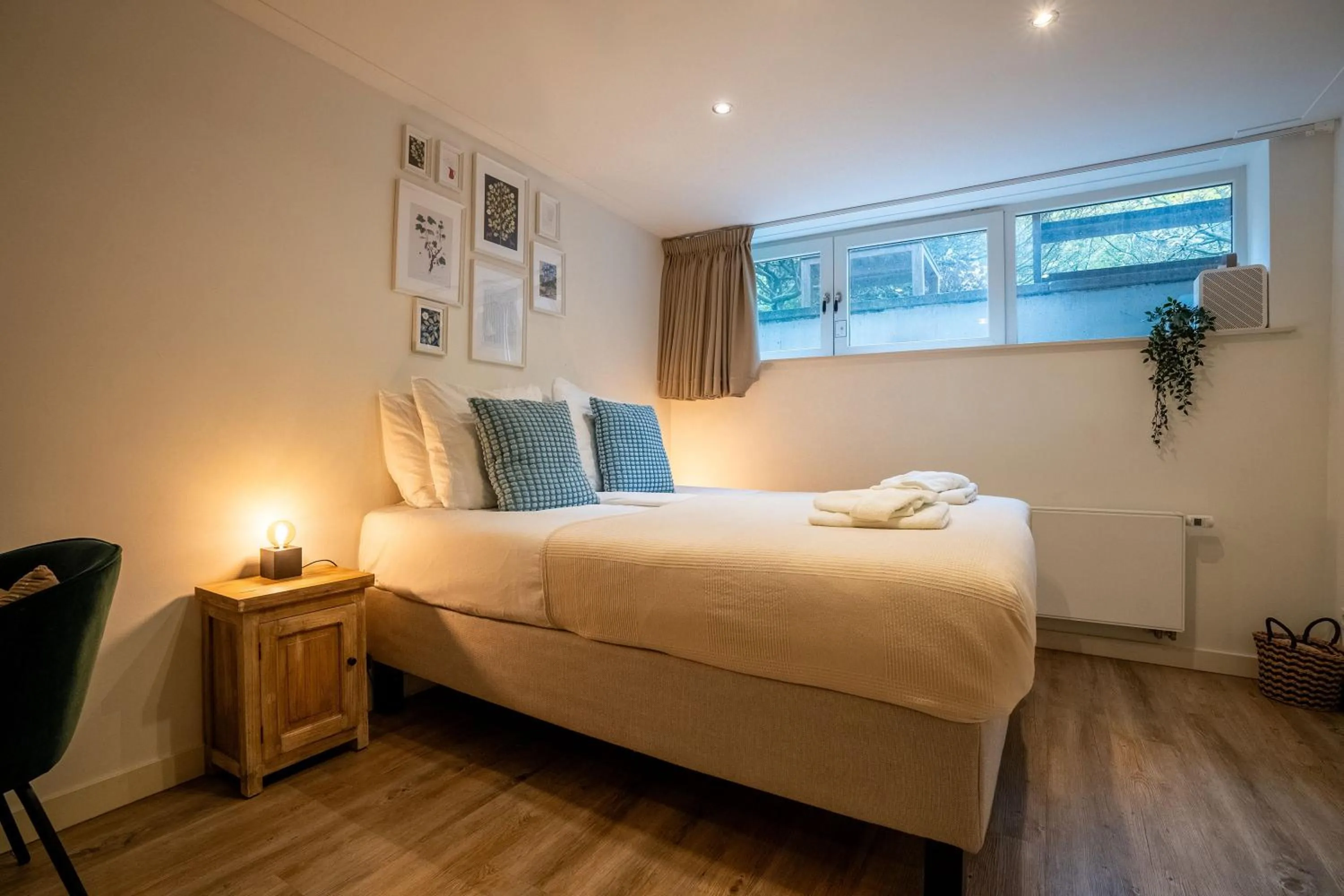 Bed in Nassau Canal Suites - in the heart of the city