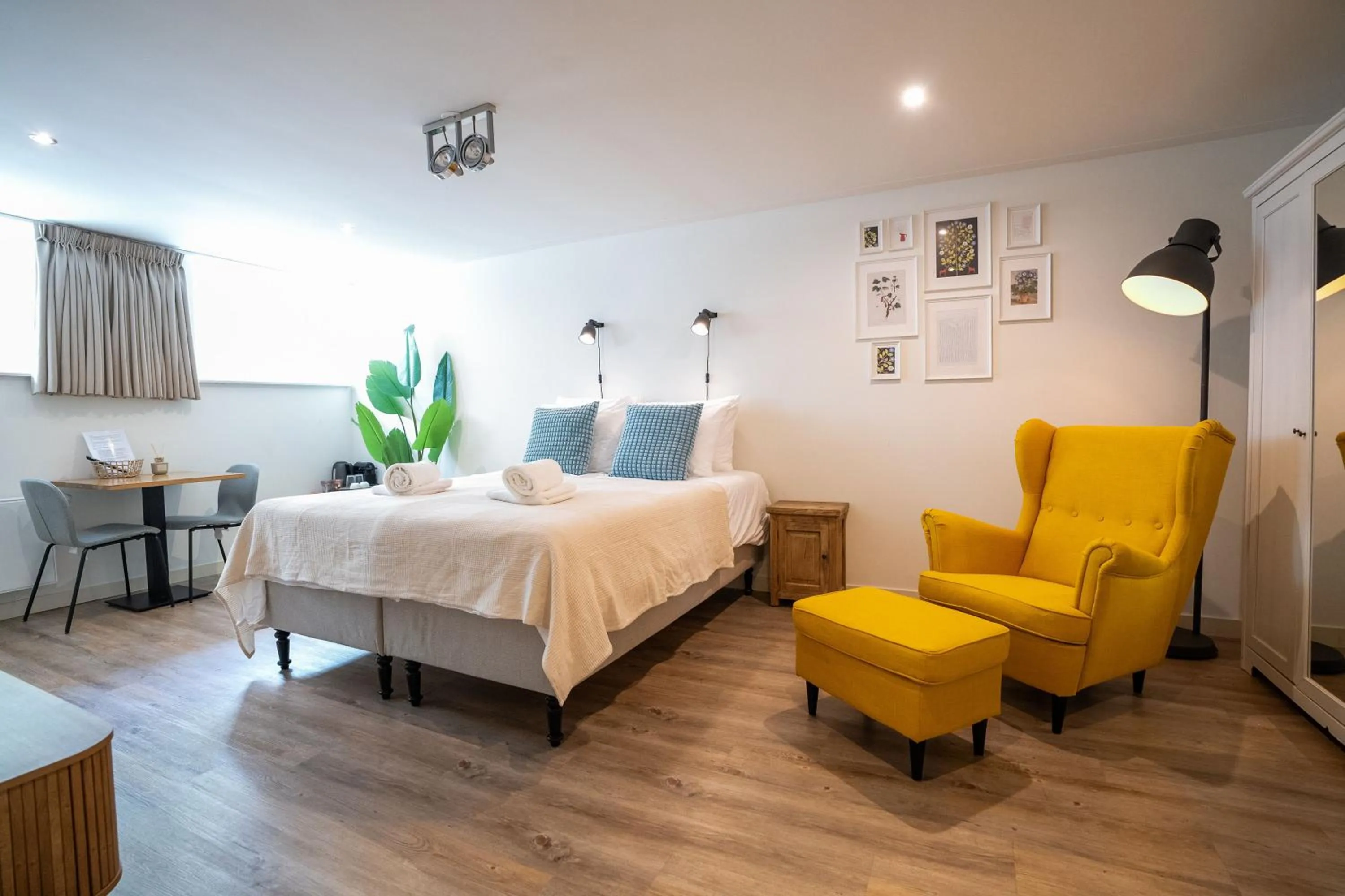 Bed in Nassau Canal Suites - in the heart of the city