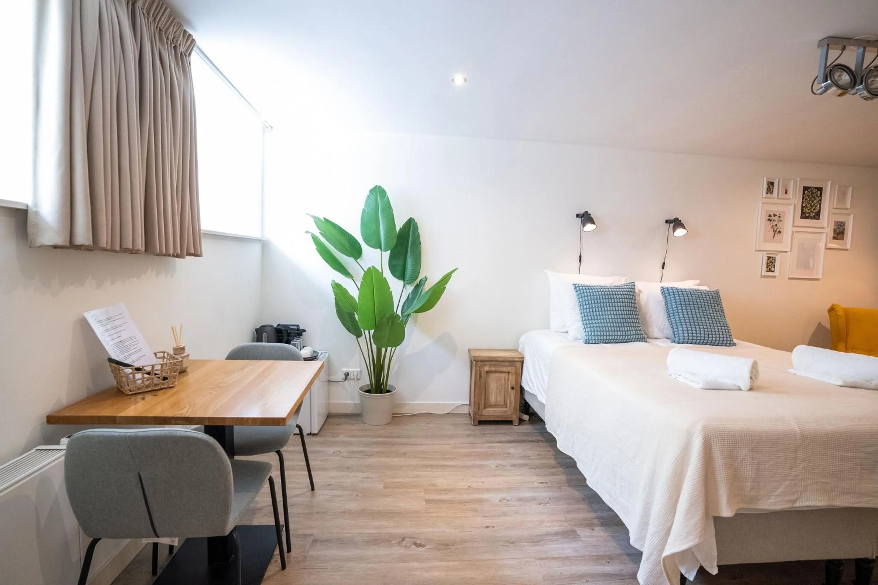 Bed in Nassau Canal Suites - in the heart of the city