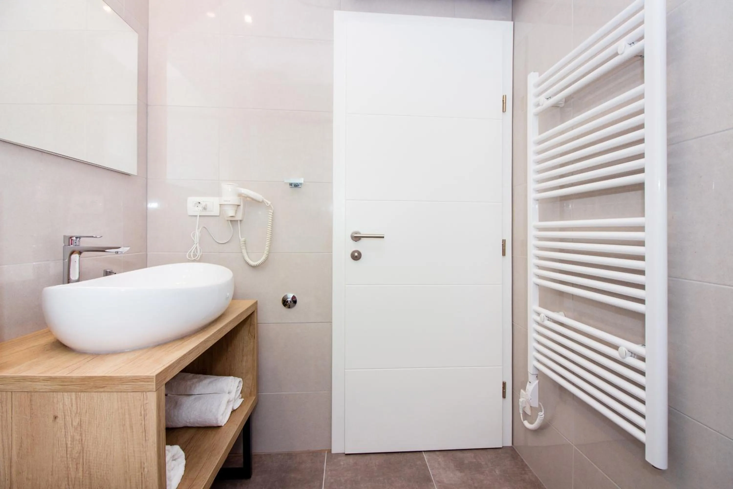 Bathroom in Lugo Apartments