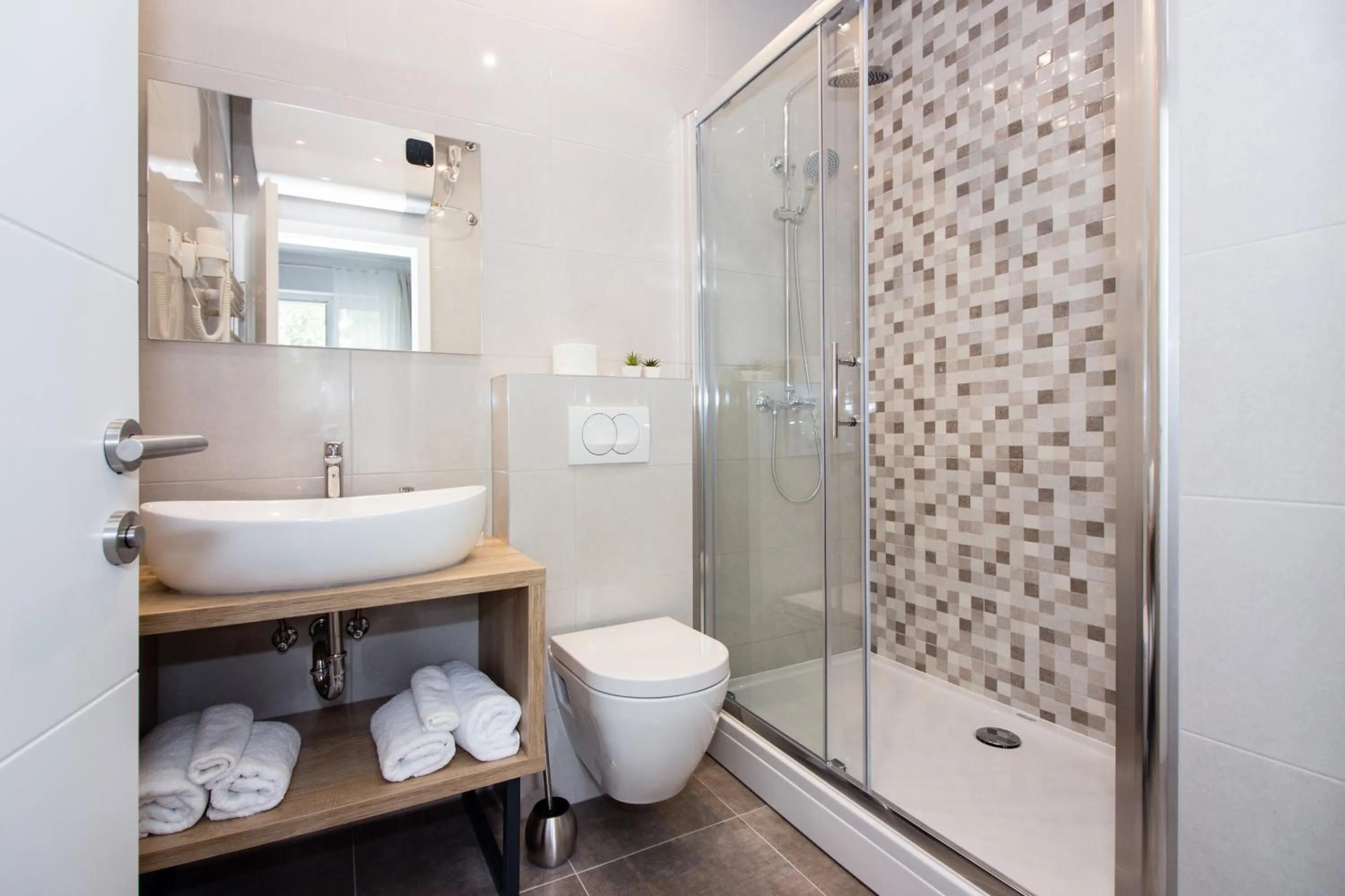 Shower in Lugo Apartments