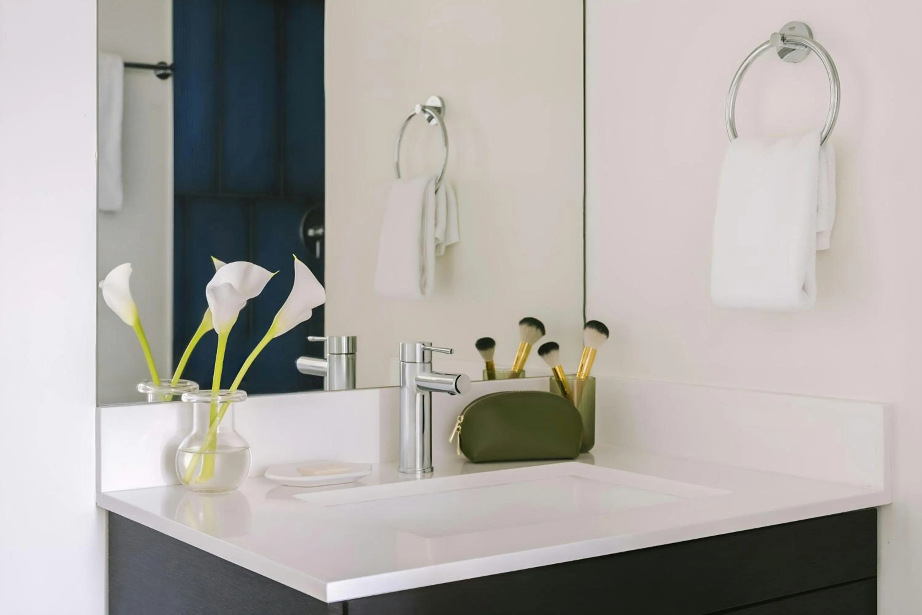 Bathroom in Sonder by Marriott Bonvoy The Plymouth Apartments Loop